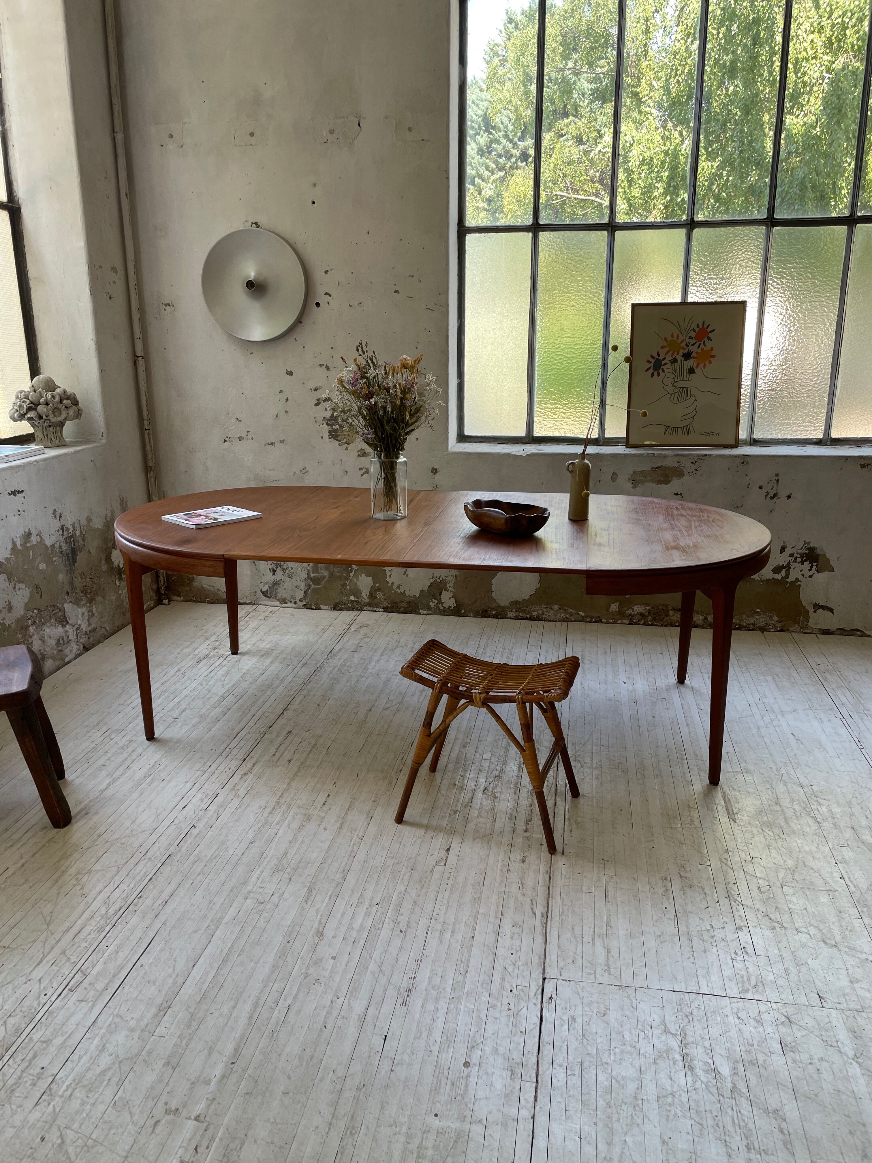Round table 120-230 cm scandinavian samcom arne hovmand olsen