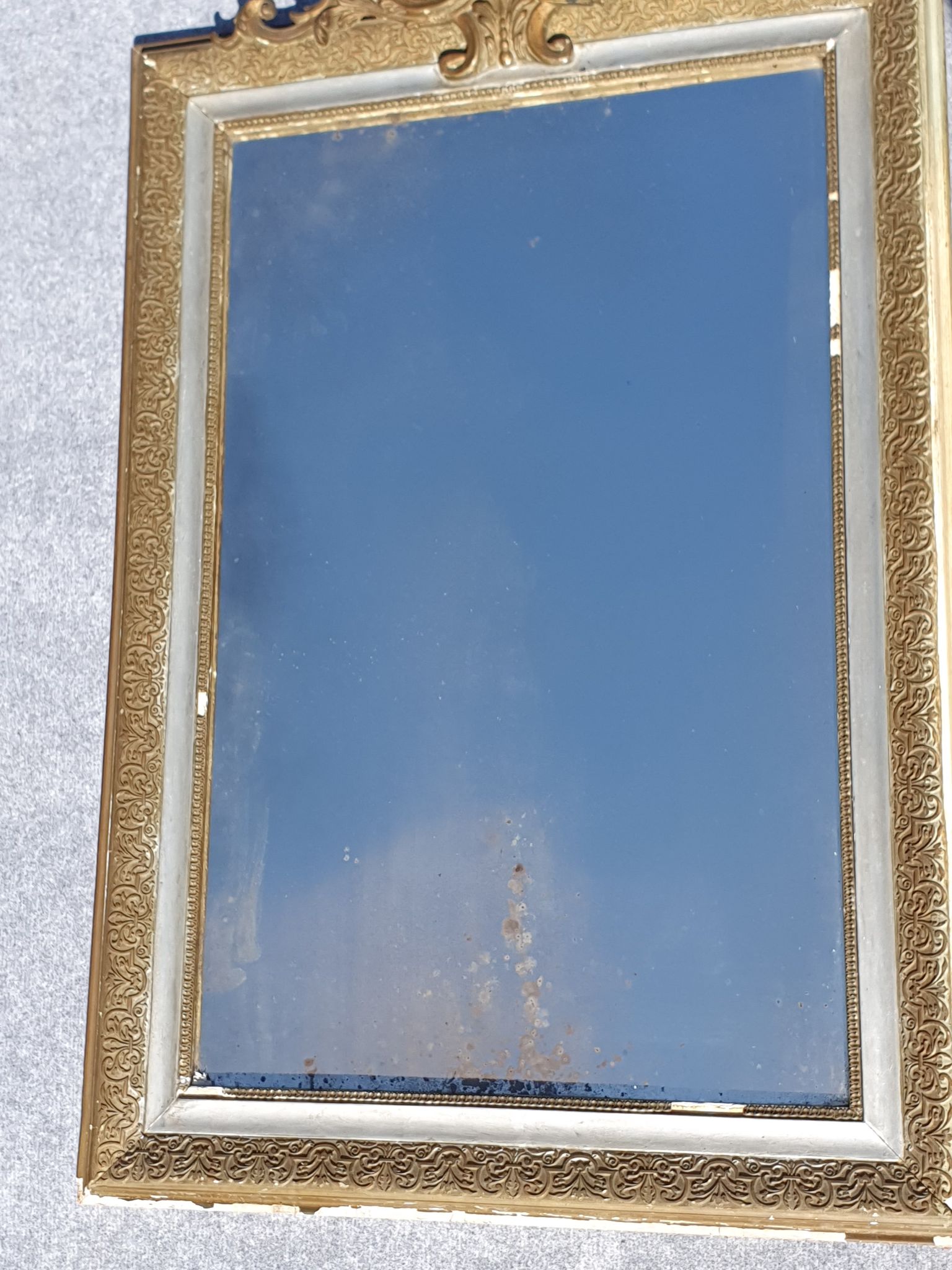 Miroir à fronton or et argent 71x115cm