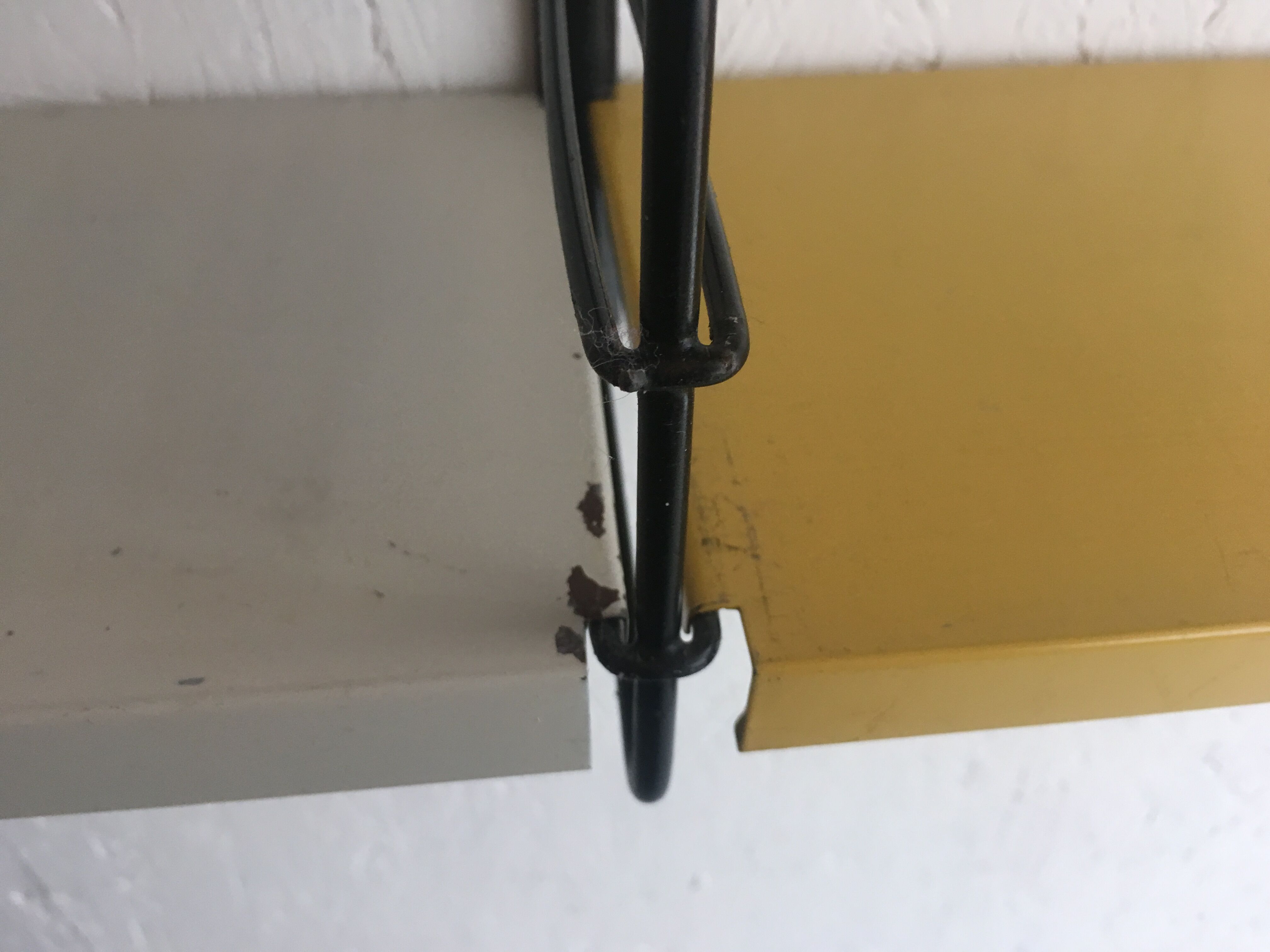 Metal wall book shelving