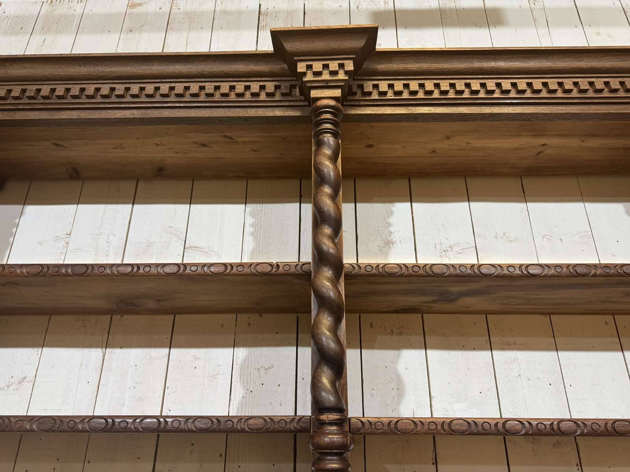 Bibliothèque de boiserie en chêne et sapin début XXème
