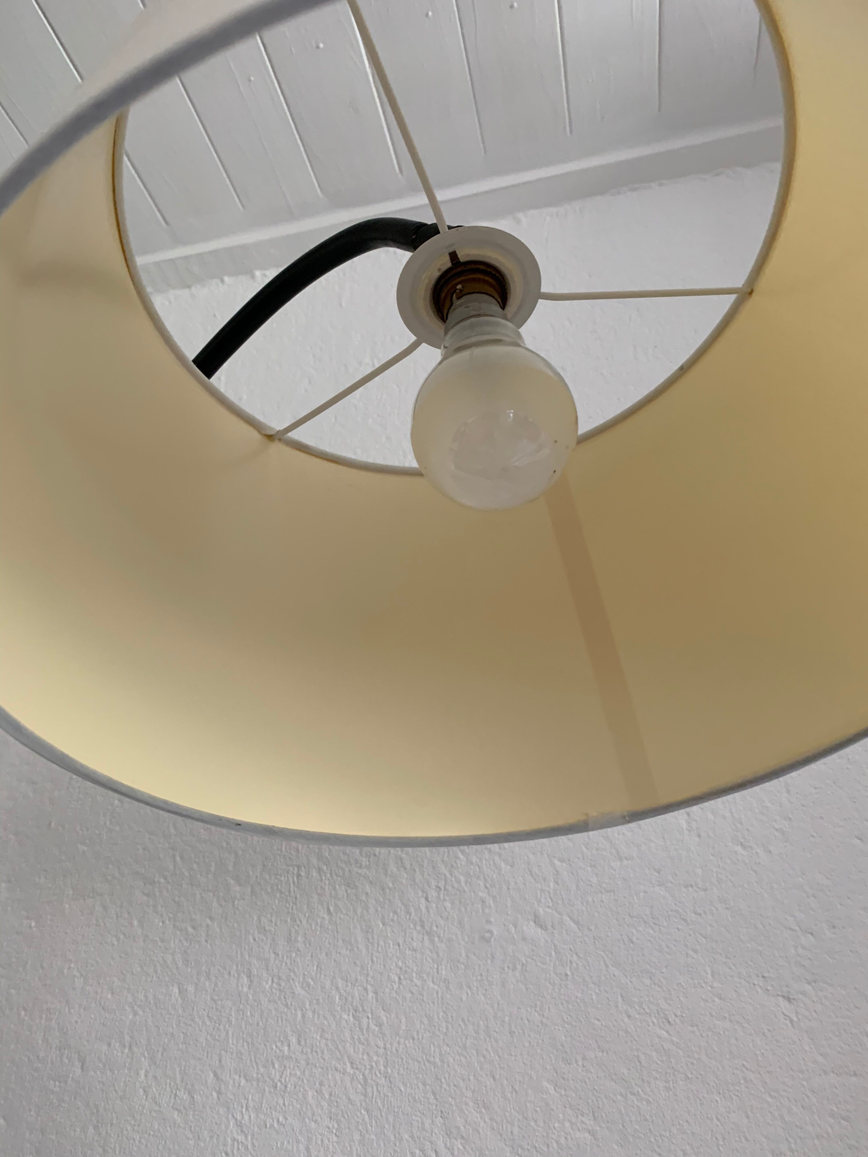 Vintage metal tripod tripod lamp