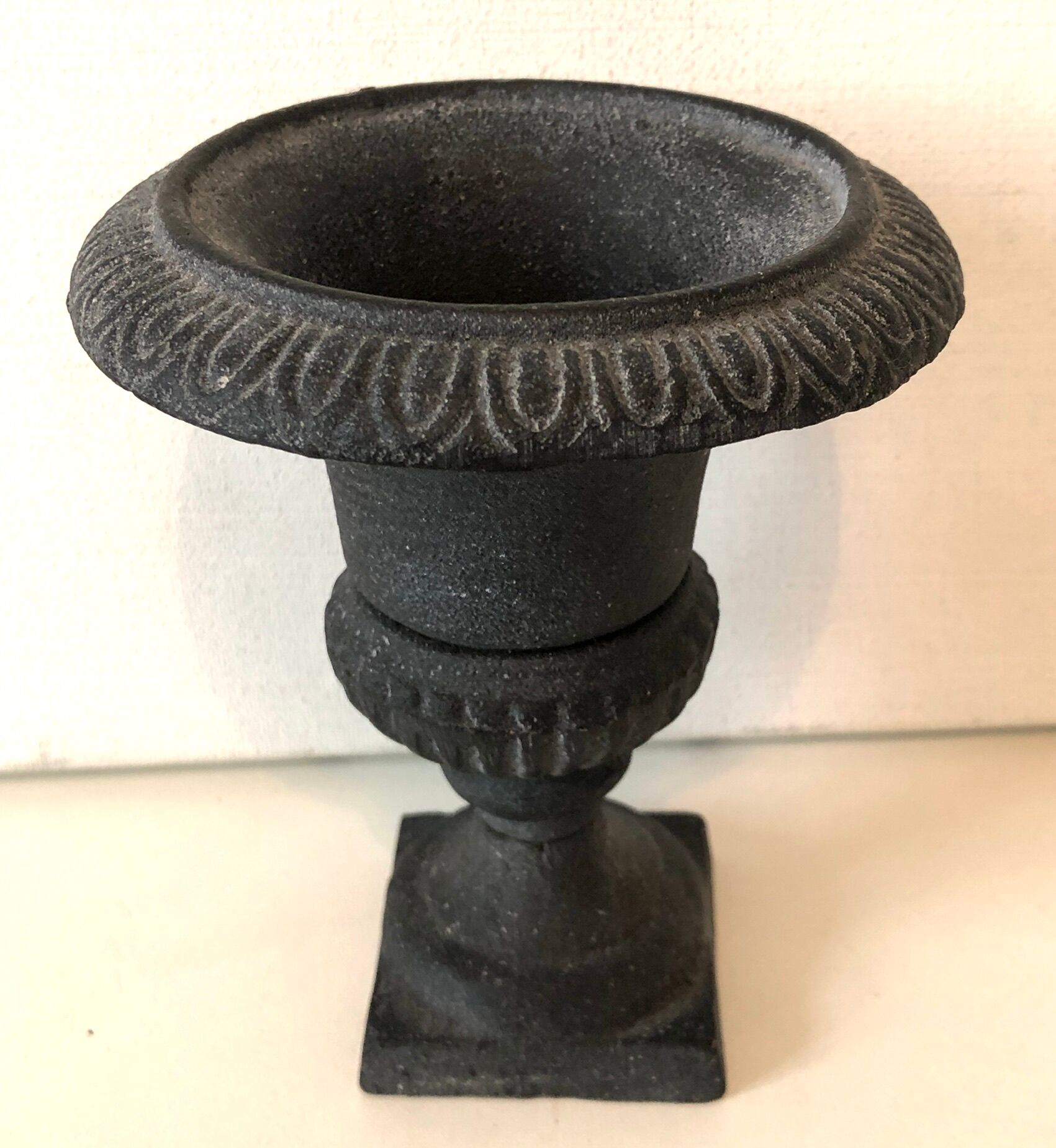 Medici basin cast iron grey