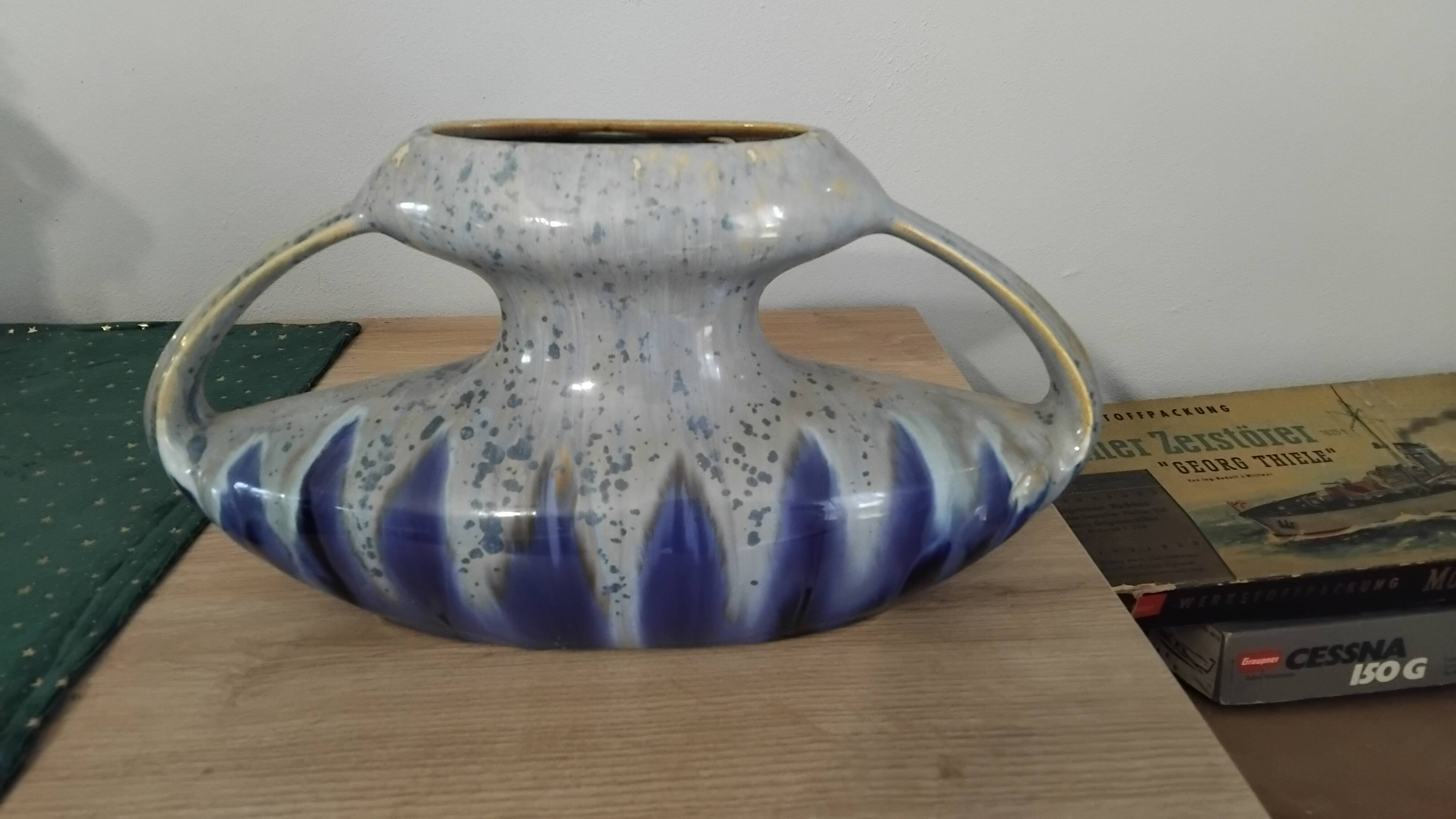 Ceramic vase with handles, signed Gustave De Bruyn, Fives, Lille, Art Deco period