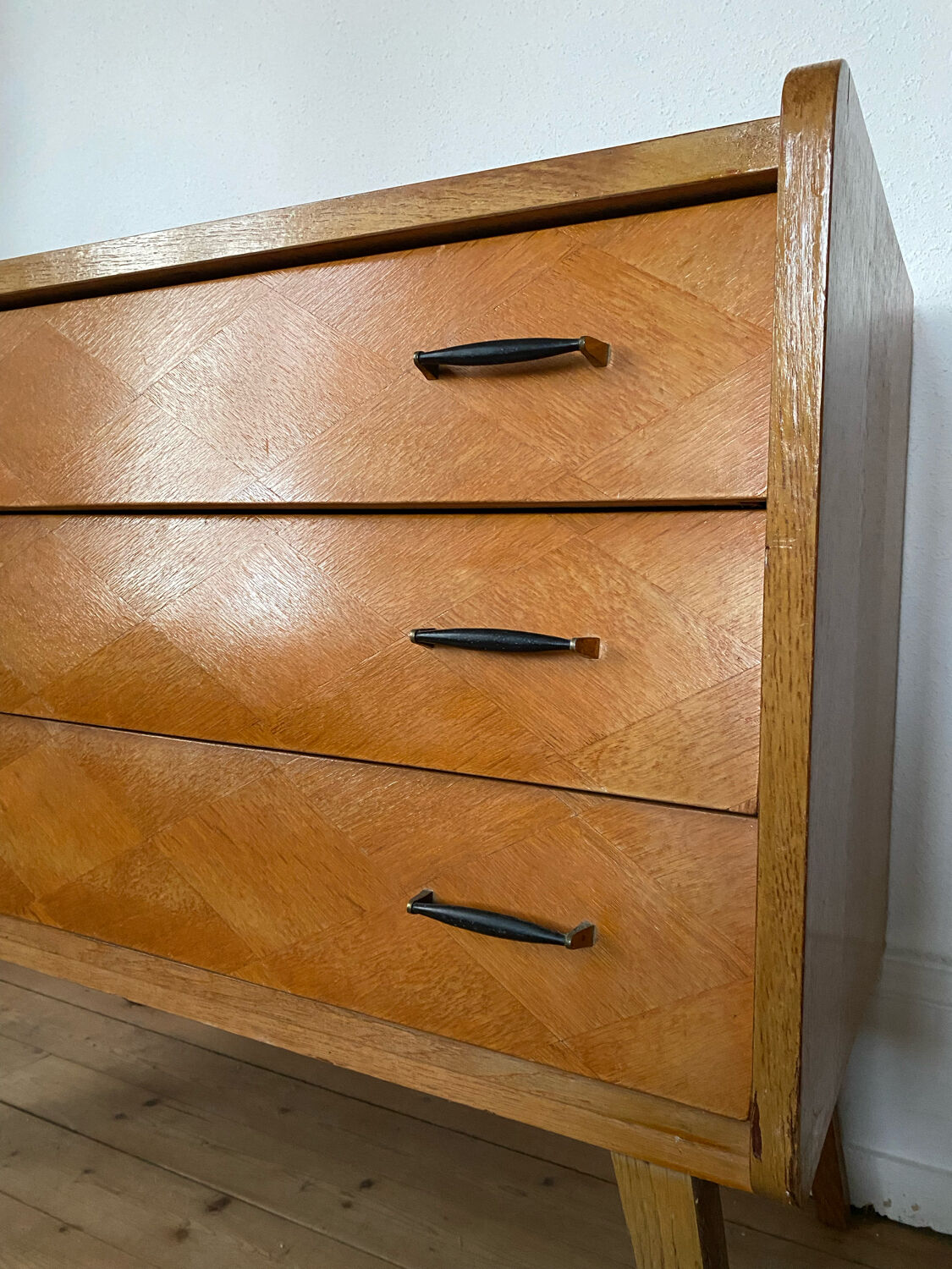 Vintage dresser feet compass 60s