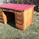 Bureau en bois plateau vinyle rouge