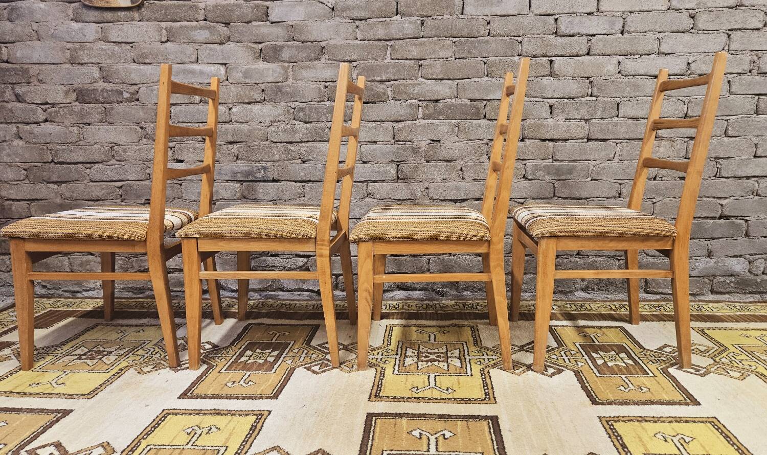 Quatre chaises bois vintage 1970