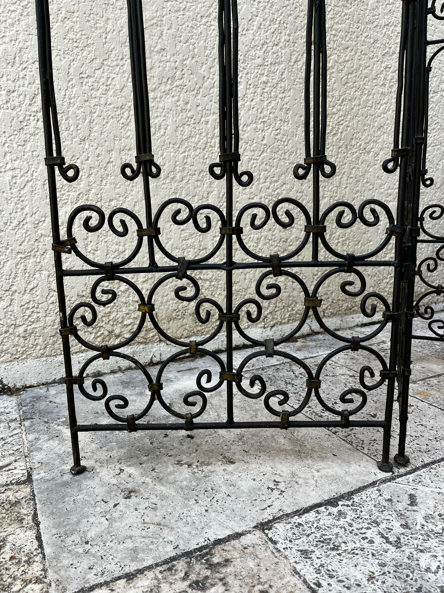 Antique screen