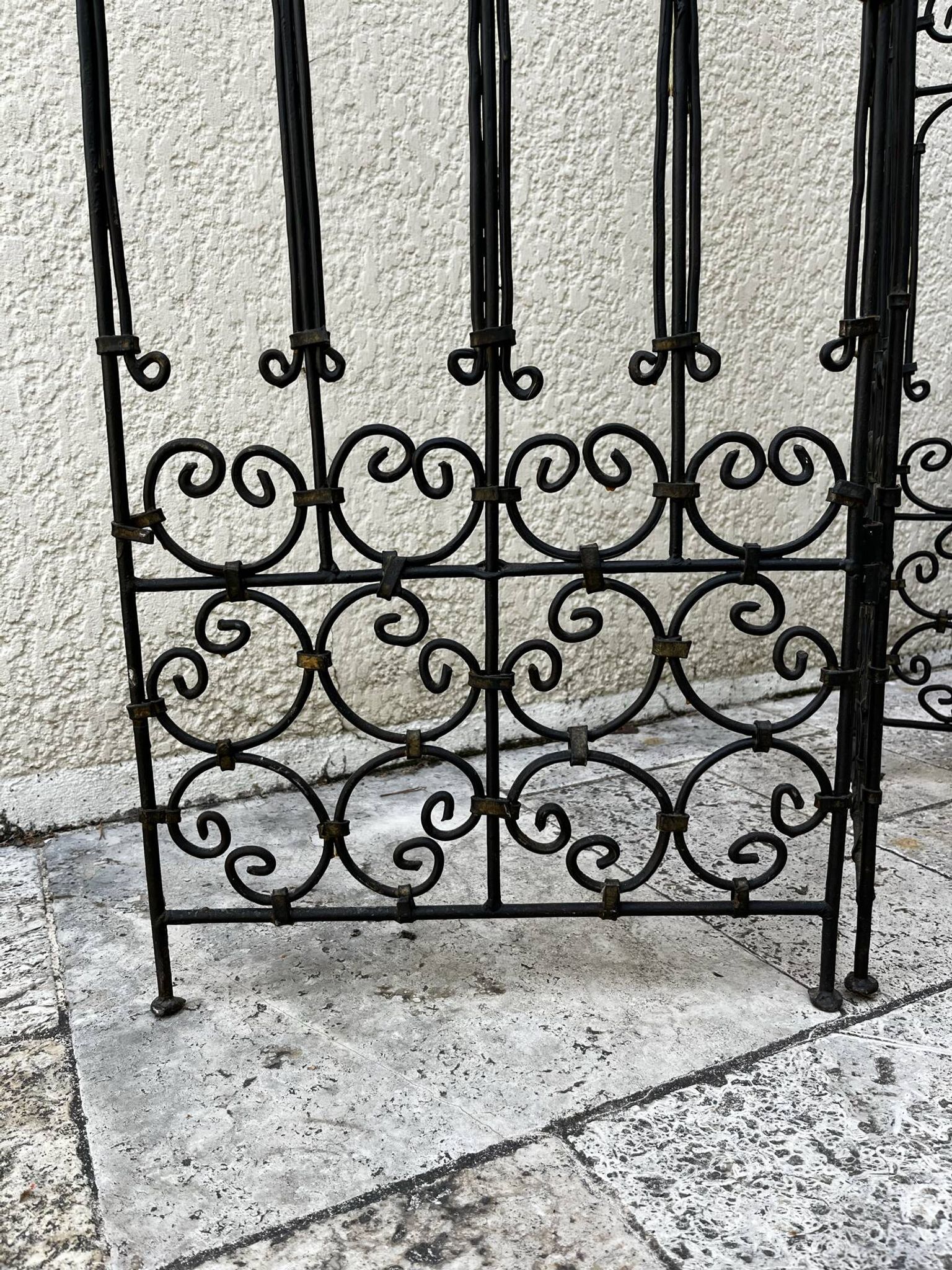 Antique screen