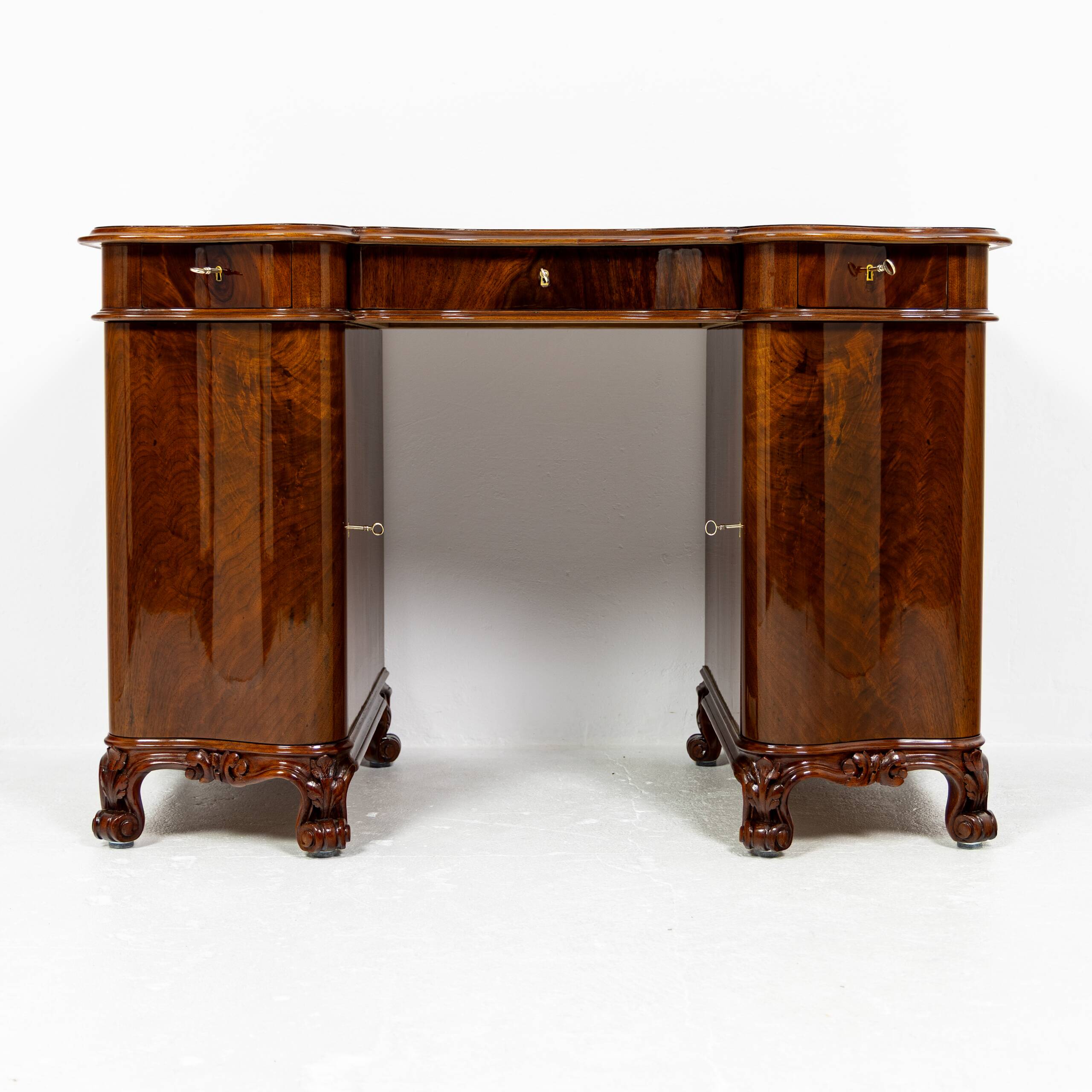 Small lady's desk Louis-Philippe in walnut 1840-1860
