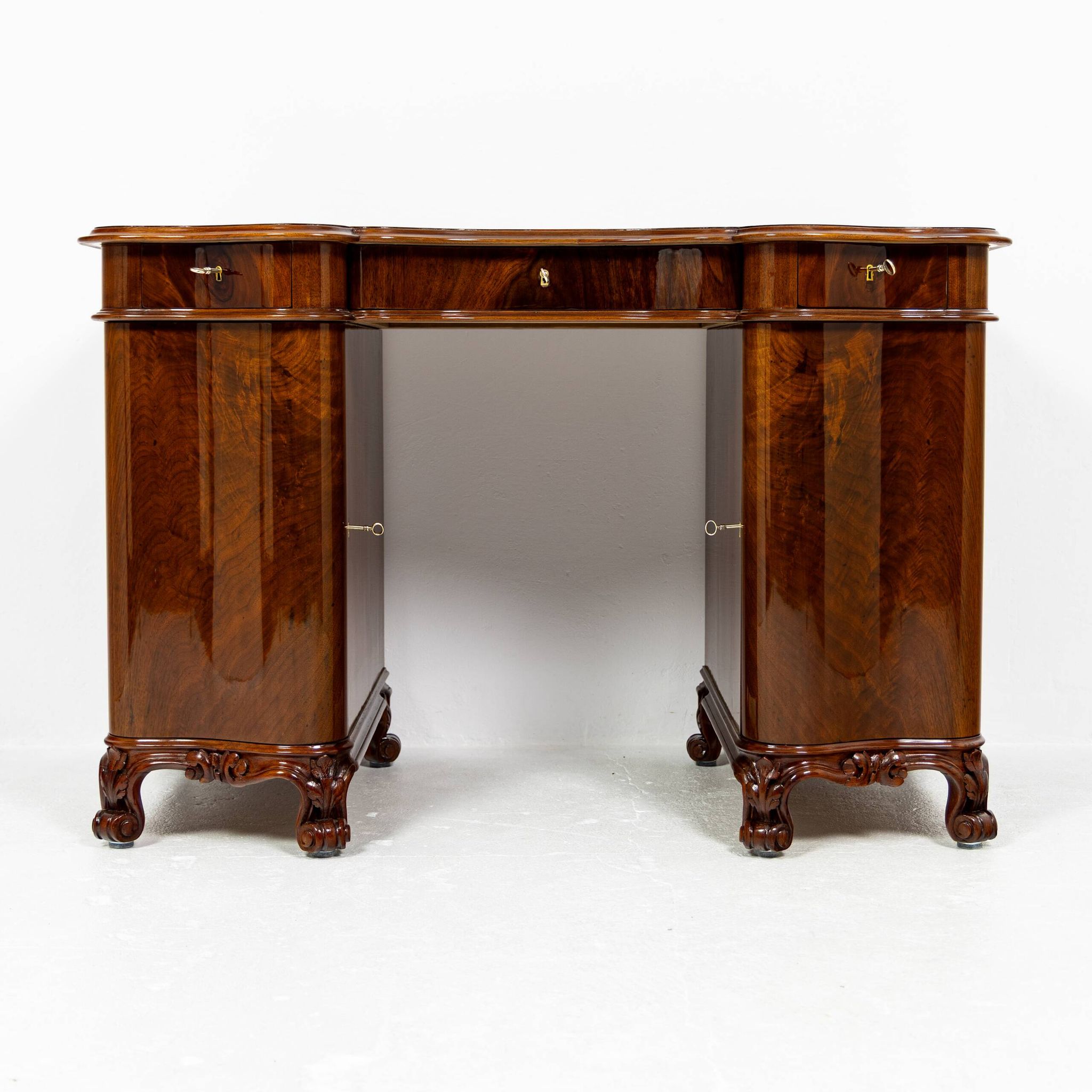 Small lady's desk Louis-Philippe in walnut 1840-1860