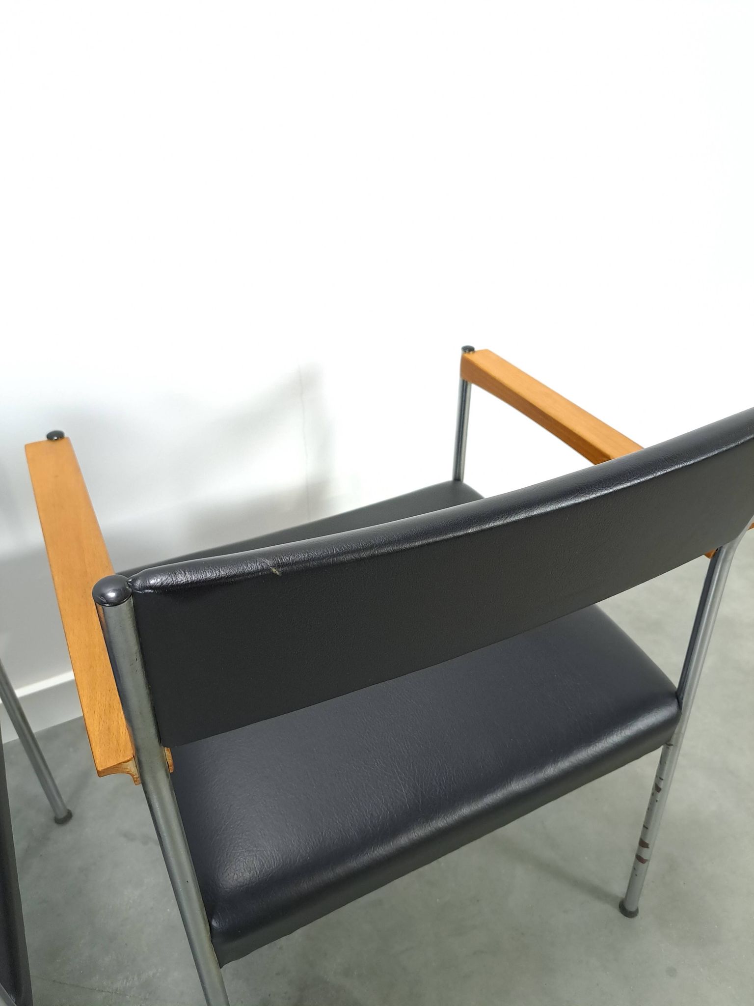 Chairs DDR with chrome base and black upholstery, dining chairs