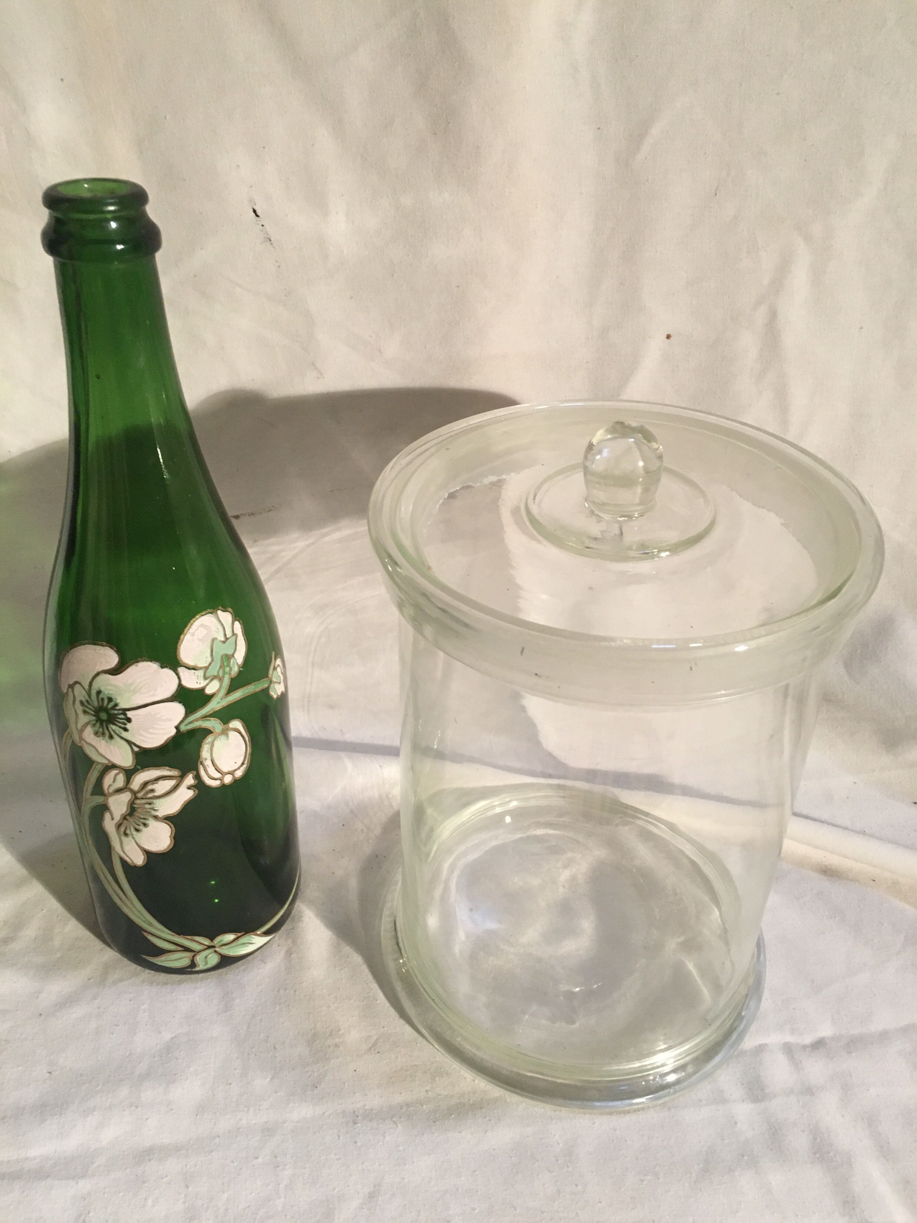 Confectioner jar made of antique glass