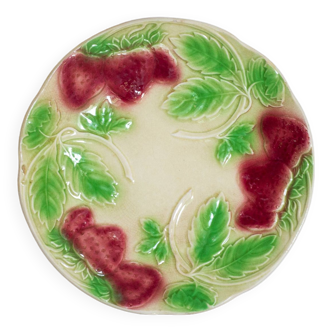 Strawberry pattern plate in relief