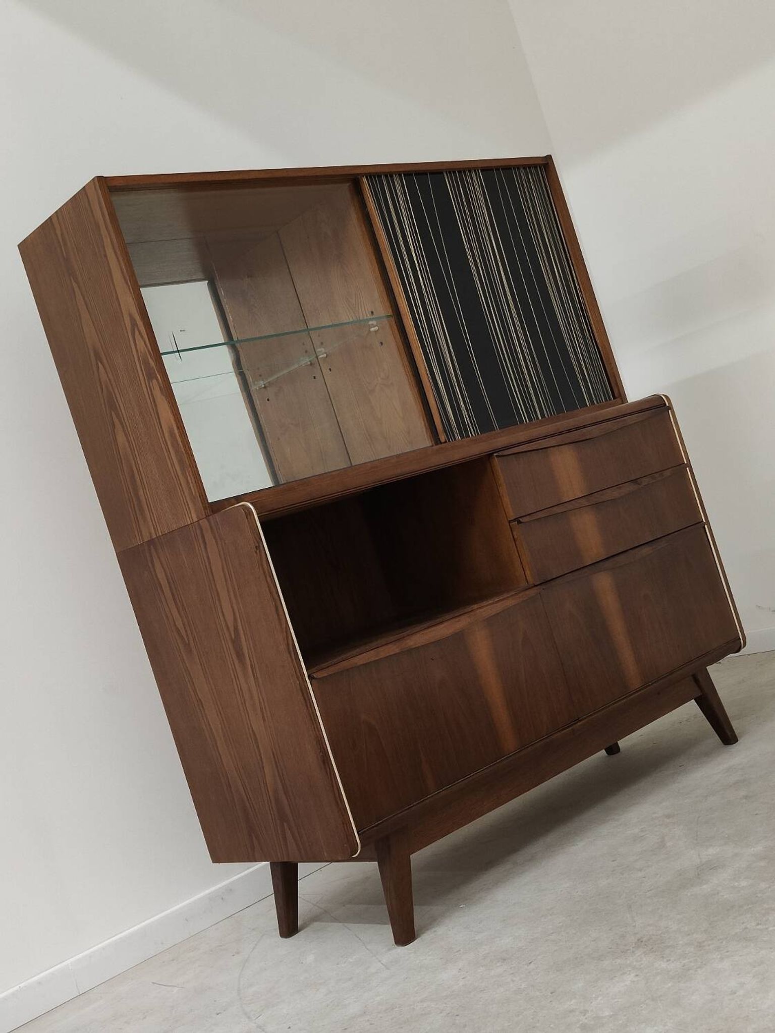 Buffet vaisselier U372/386 B.Landsman et H.Nepozitek pour Jitona 1960