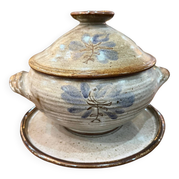 Soupière en grès émaillé avec couvercle et assiette – Atelier français – XXe siècle