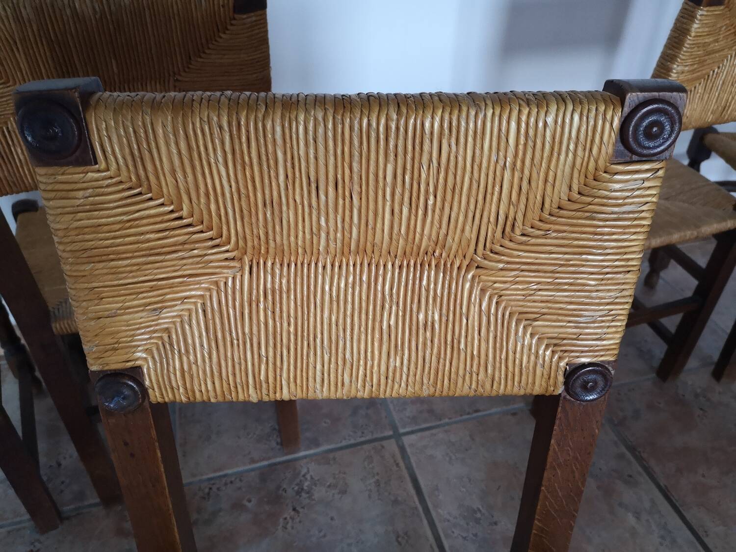 Set of 5 straw chairs