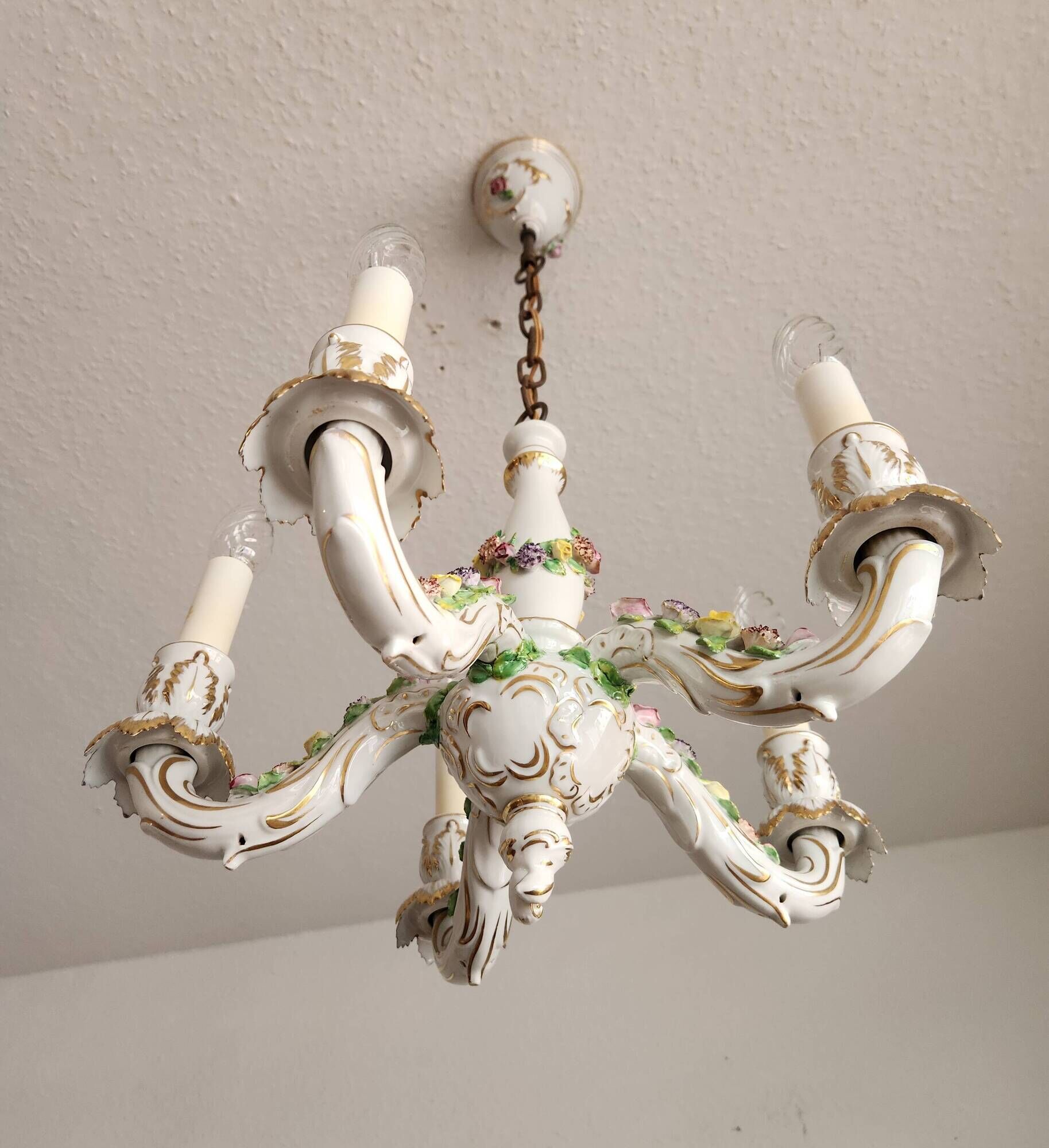 Handgeformt vergoldet vintage Porzellan Kronleuchter Capodimonte 1960er