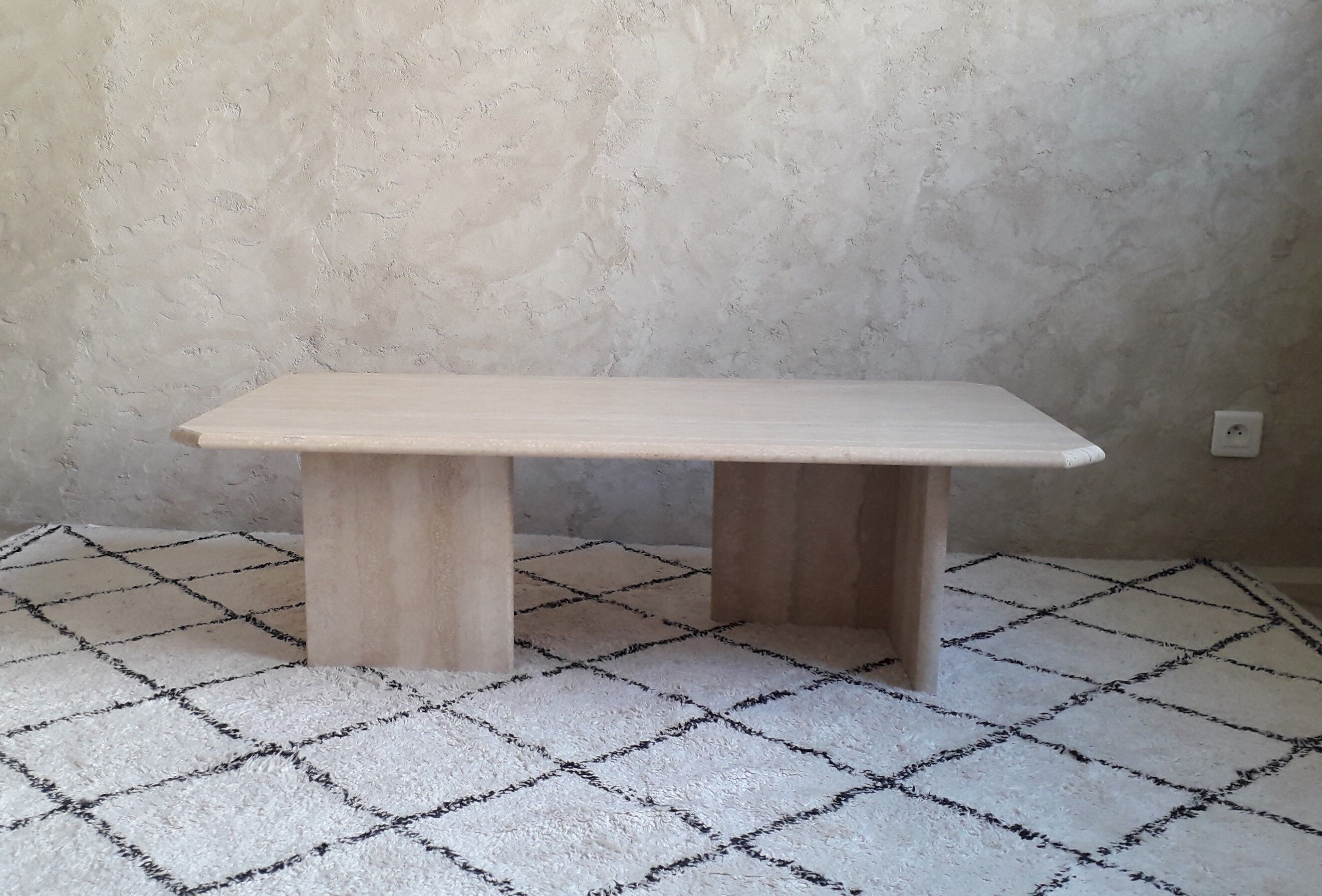 Coffee table in travertine