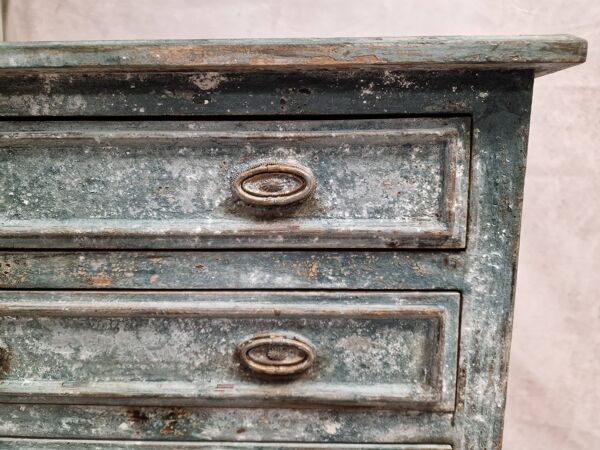 Petite commode semainier patiné