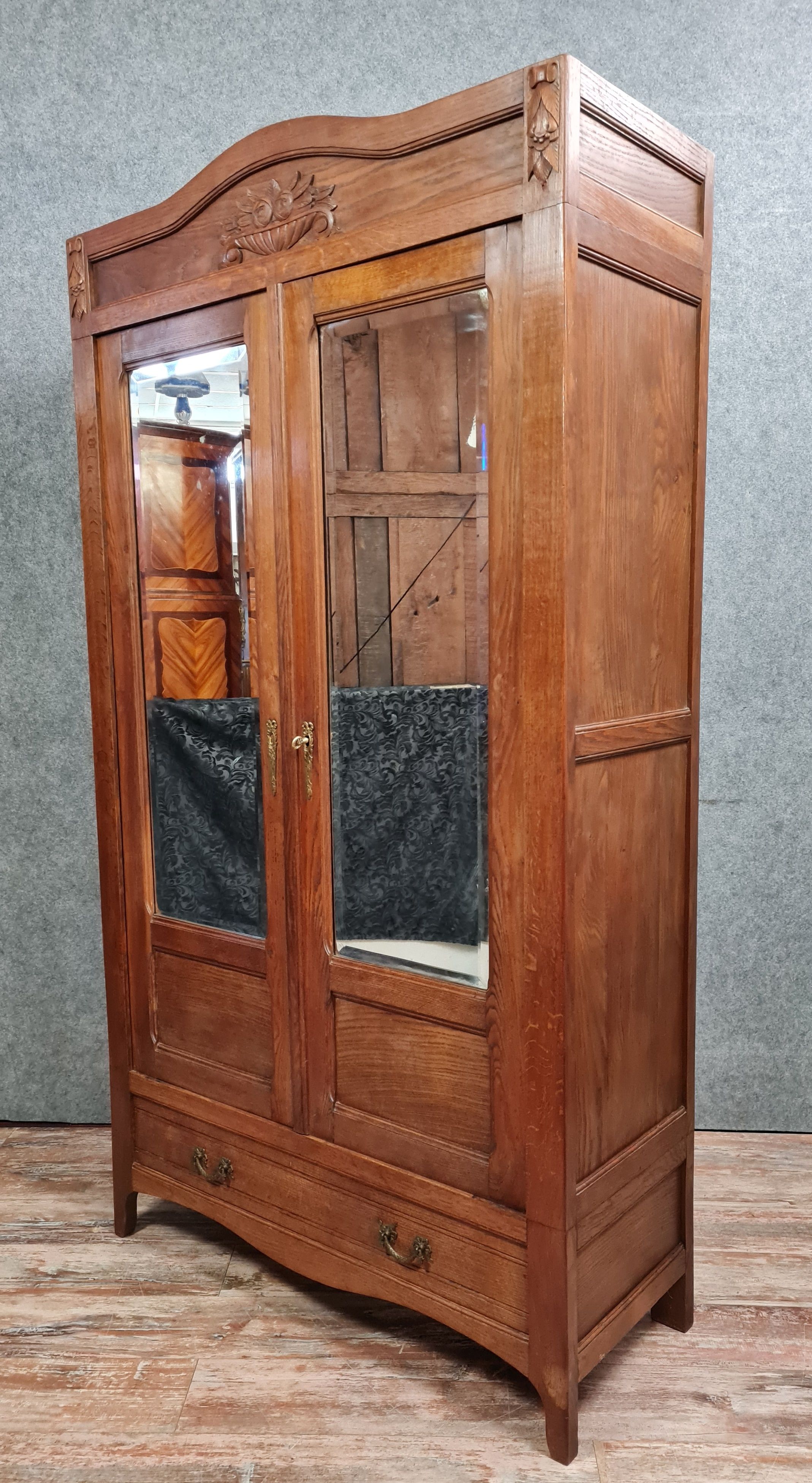 Art Deco period library cabinet in solid oak with honey patina circa 1925