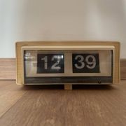 Horloge flip flap vedette