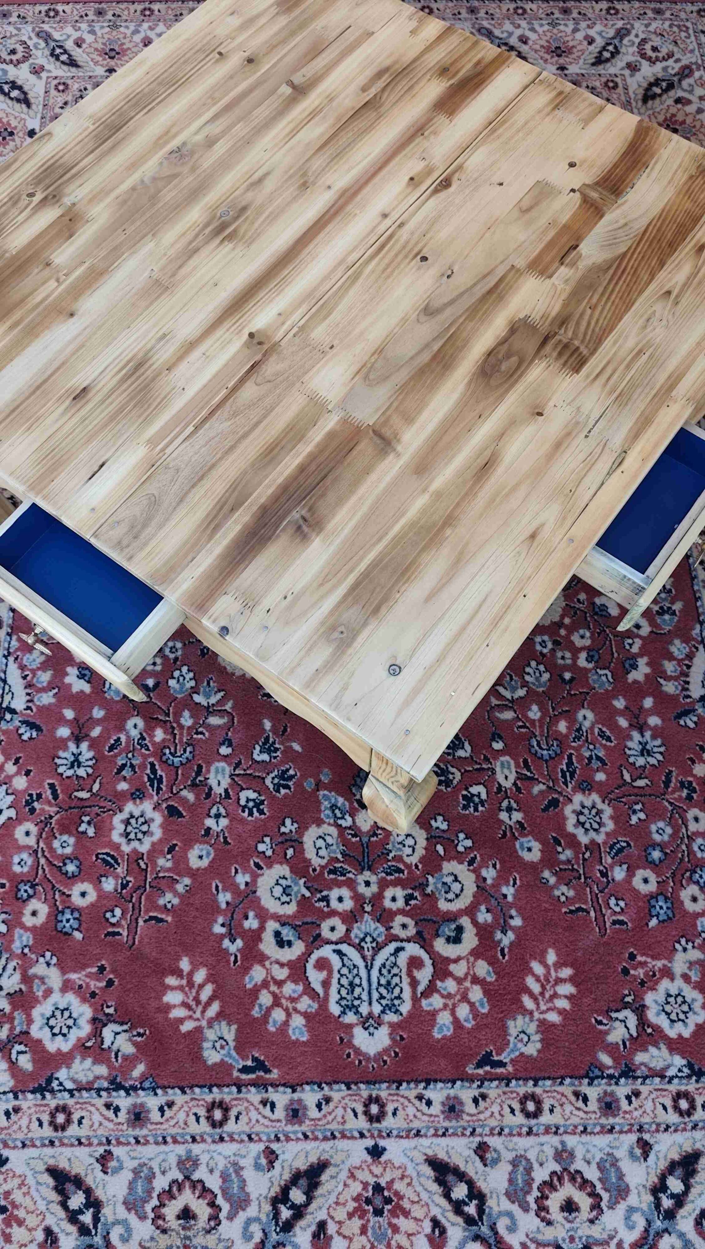 Table basse en pin massif