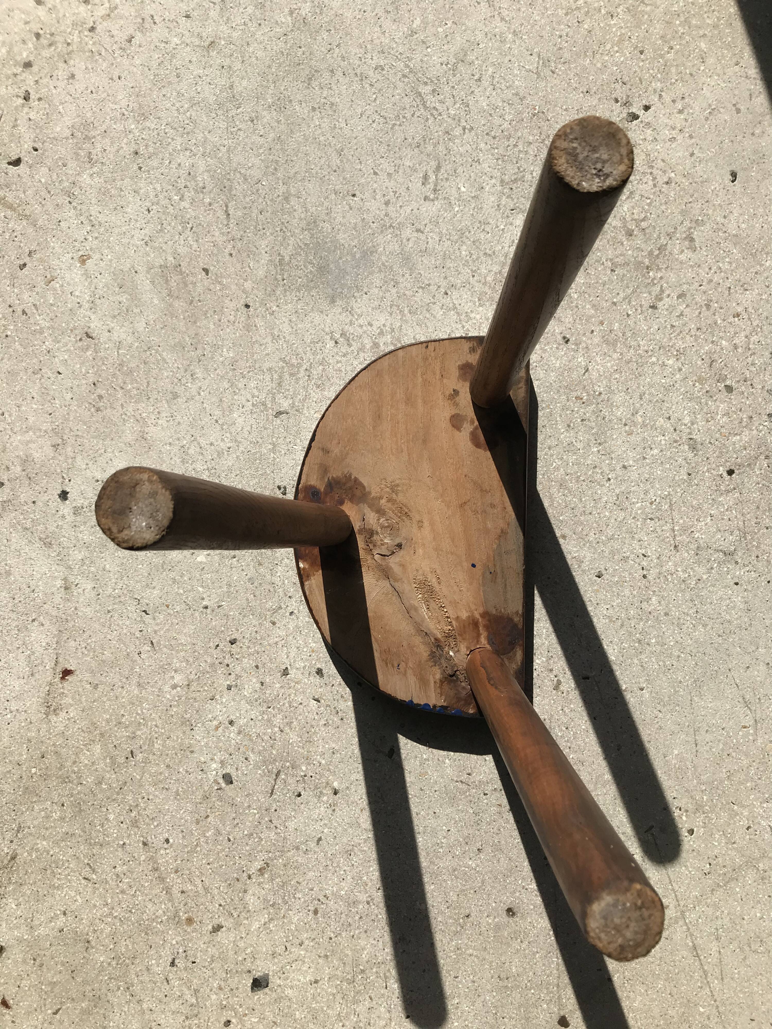 Stool in solid wood tripod seat half-moon