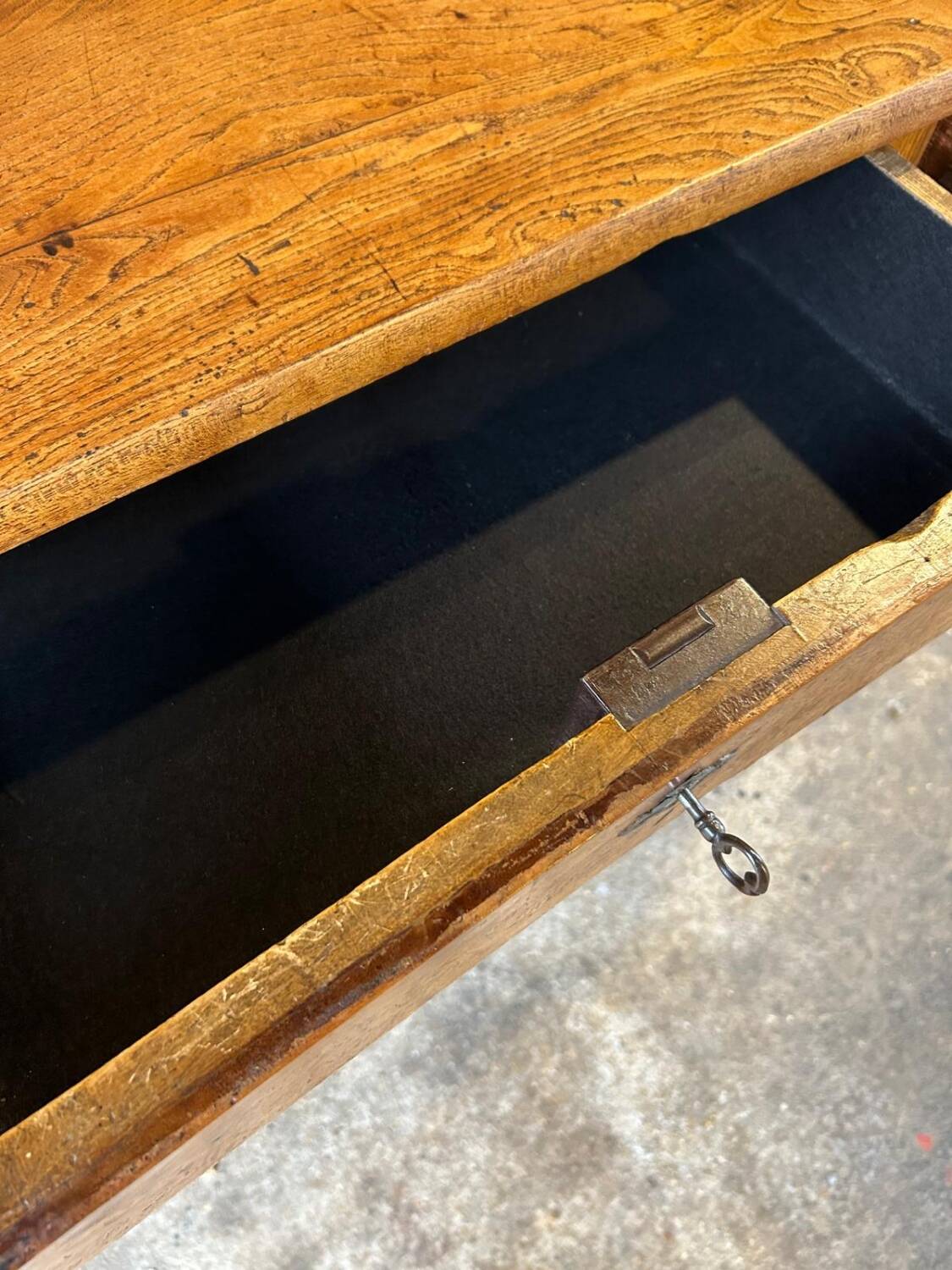 Buffet in elm veneer