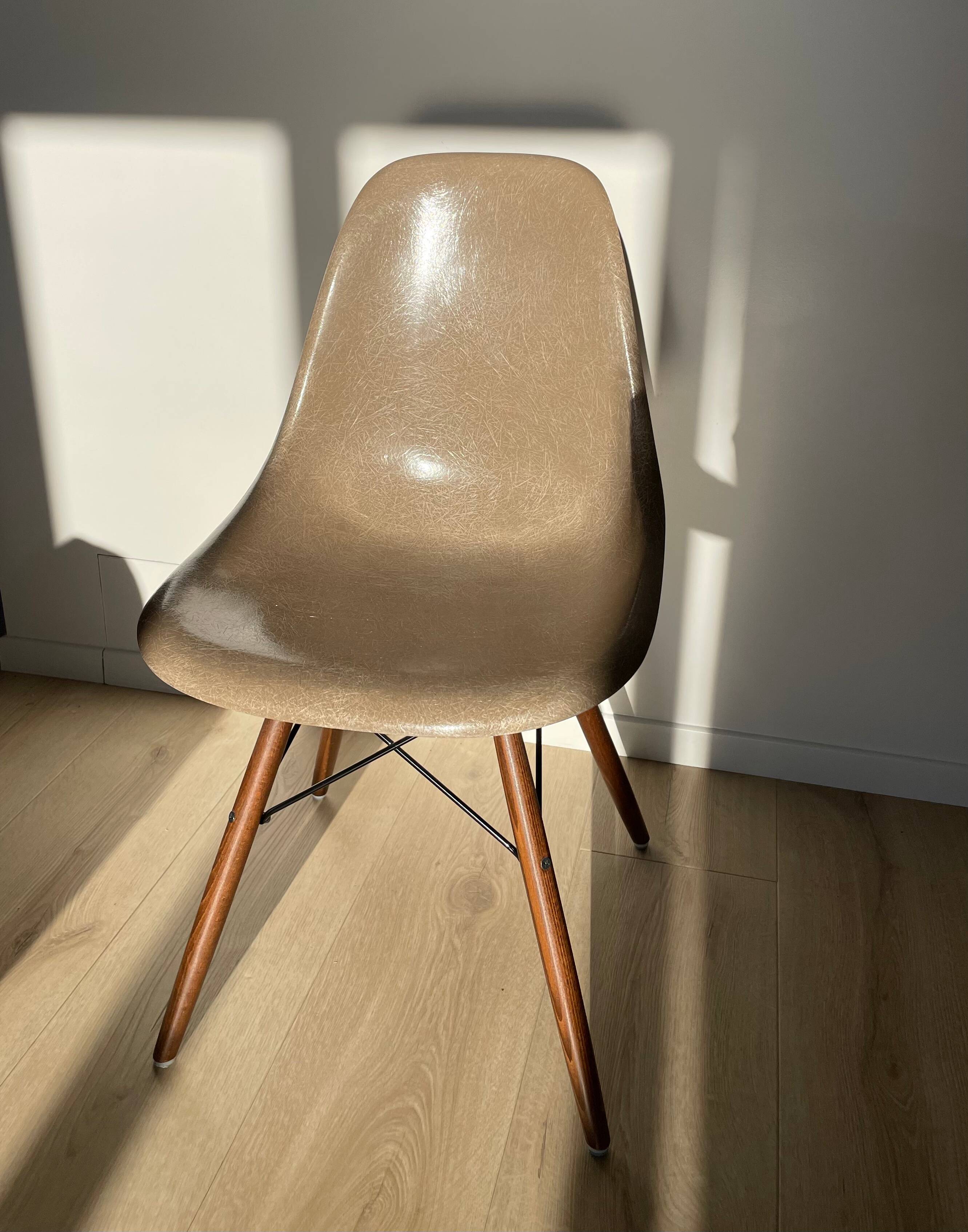 Lot of 6 Eames chairs from the 60s (4 colours) genuine fibreglass + new legs.