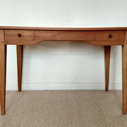 Bureau ancien à double tiroir, pieds gainés, XIXème