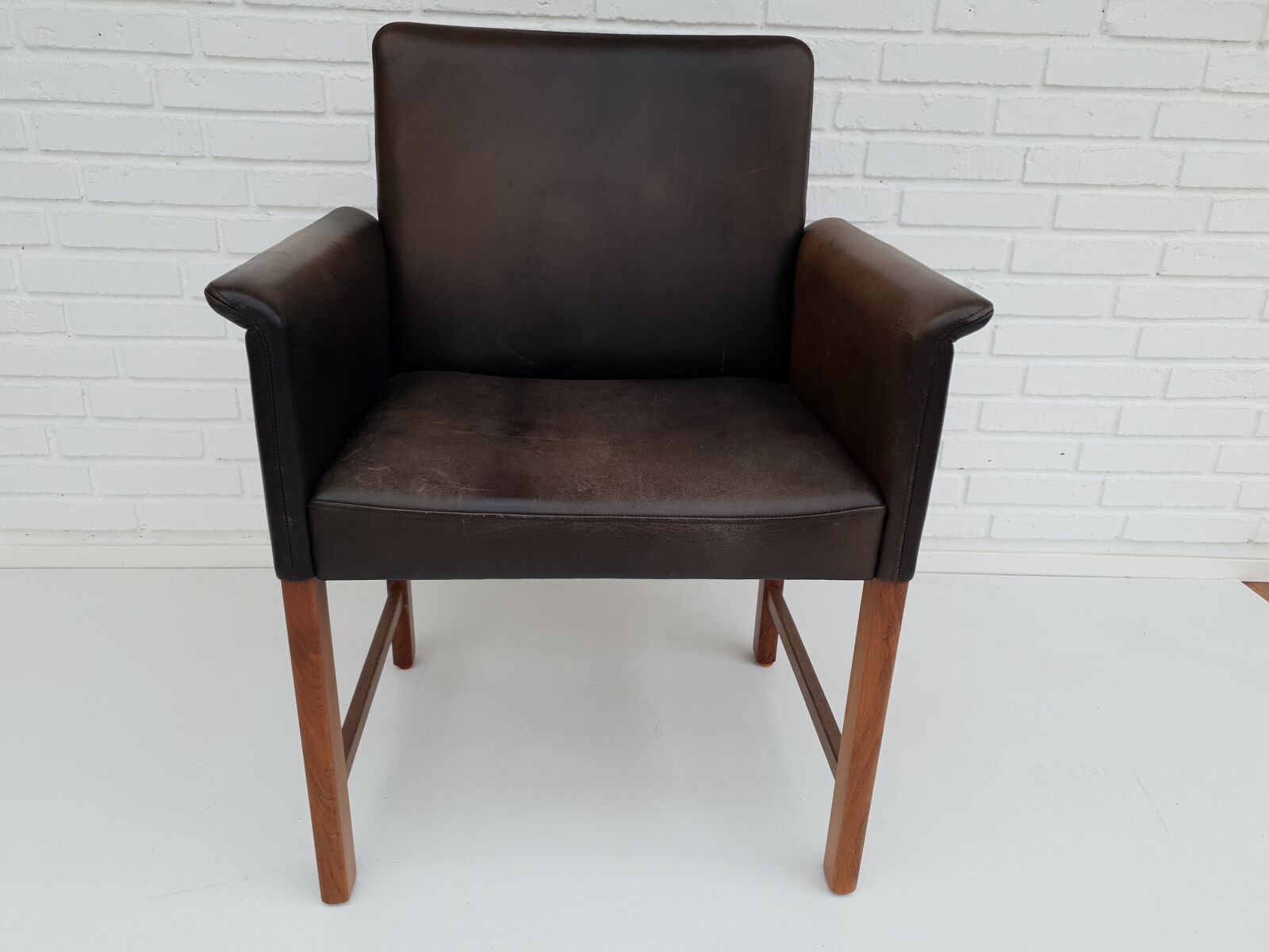 Danish conference chair by Hans Olsen, 60´s, original leather, solid rosewood