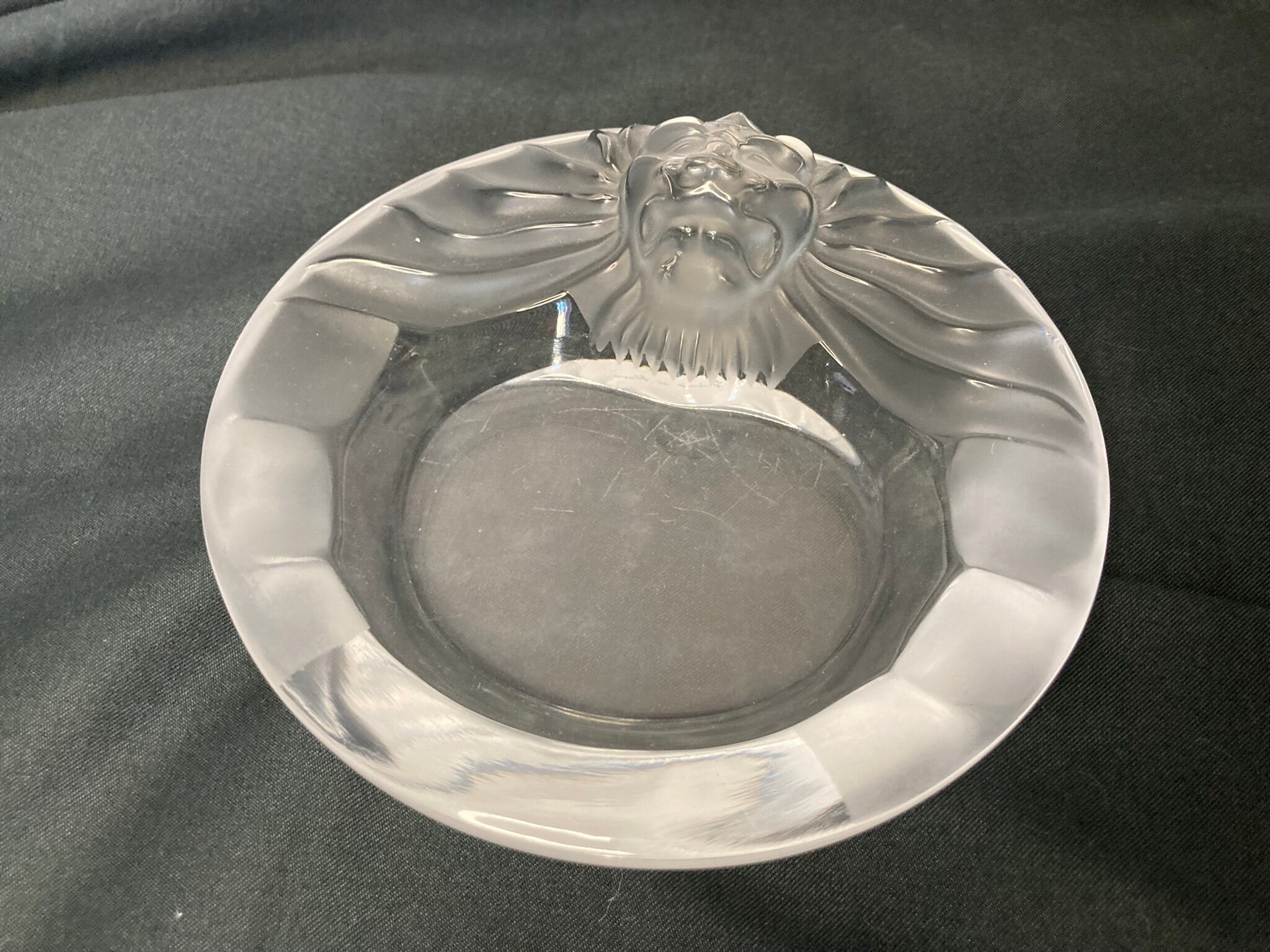 LALIQUE, ashtray with crystal lion's head XXth