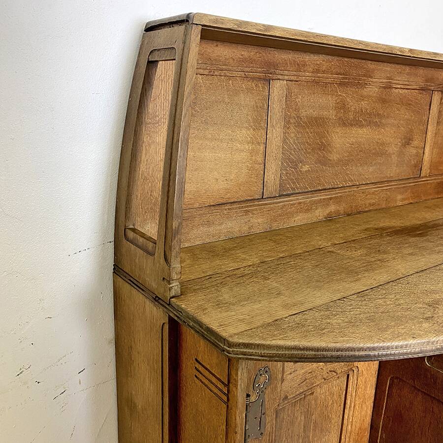 1930s restaurant server