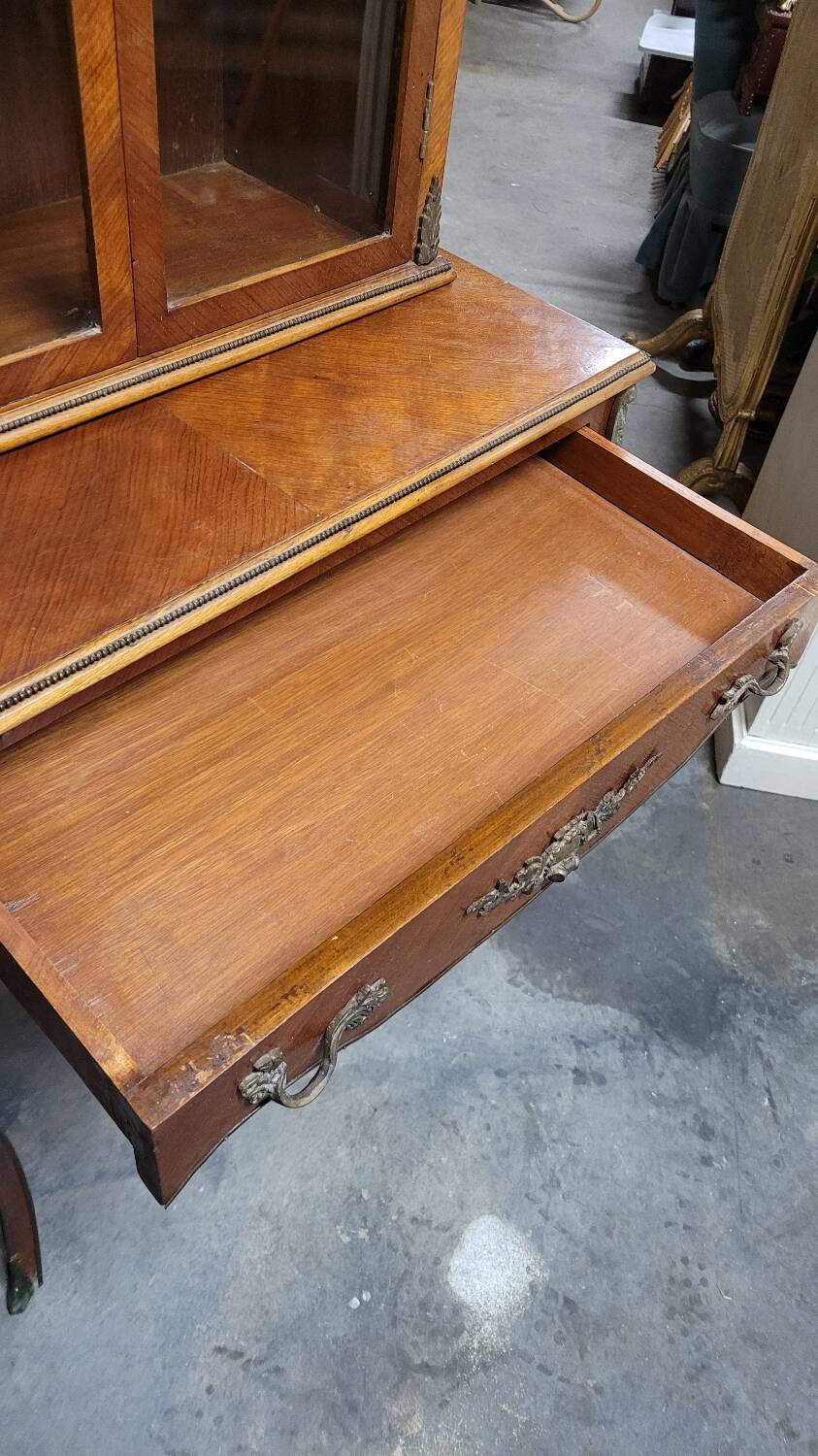 Louis XV bonheur du jour in rosewood marquetry decorated with bronze.