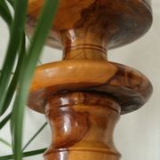 Lampe design vintage en bois d'olivier