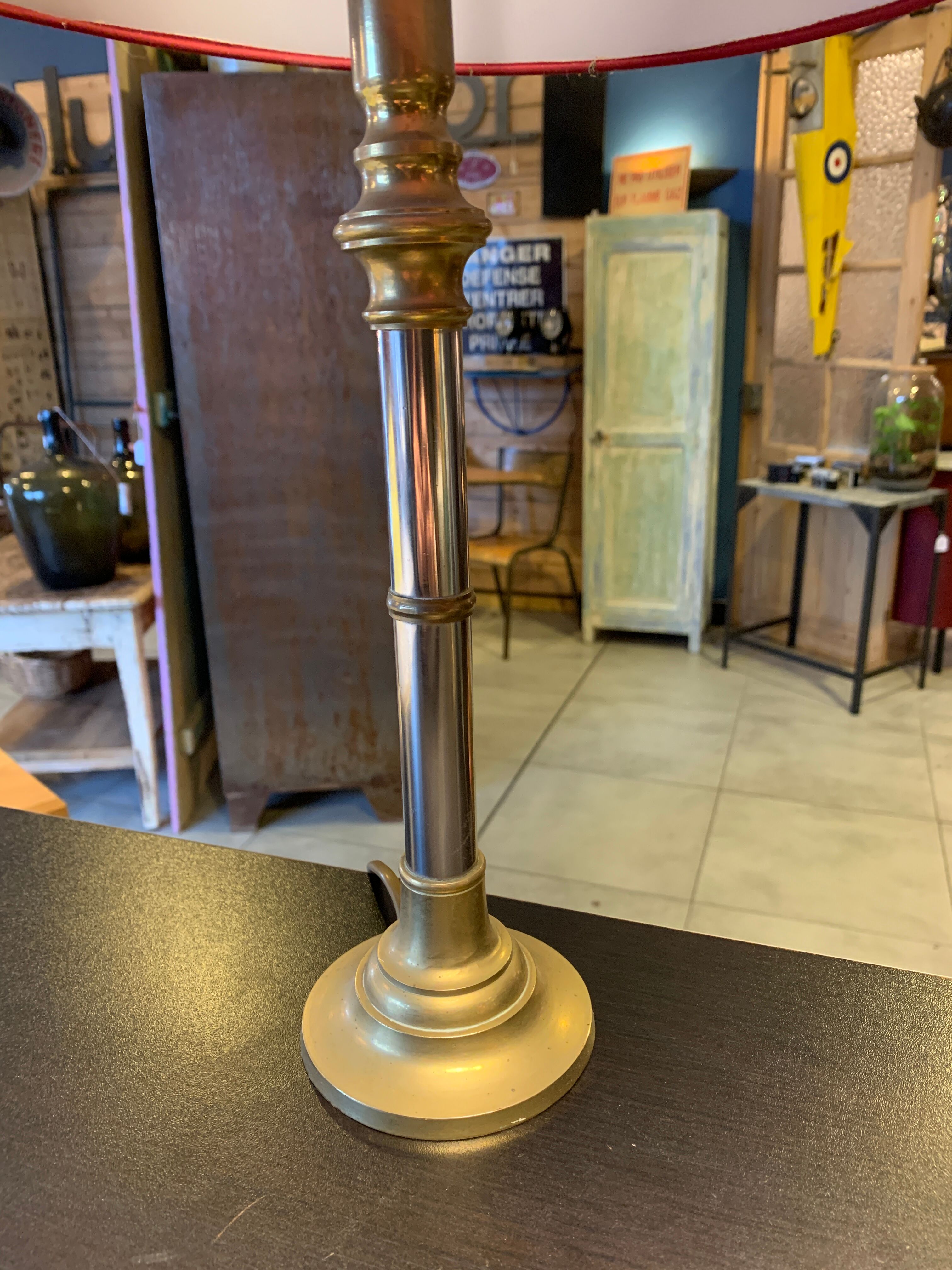 Paire de lampes anciennes en bronze et acier