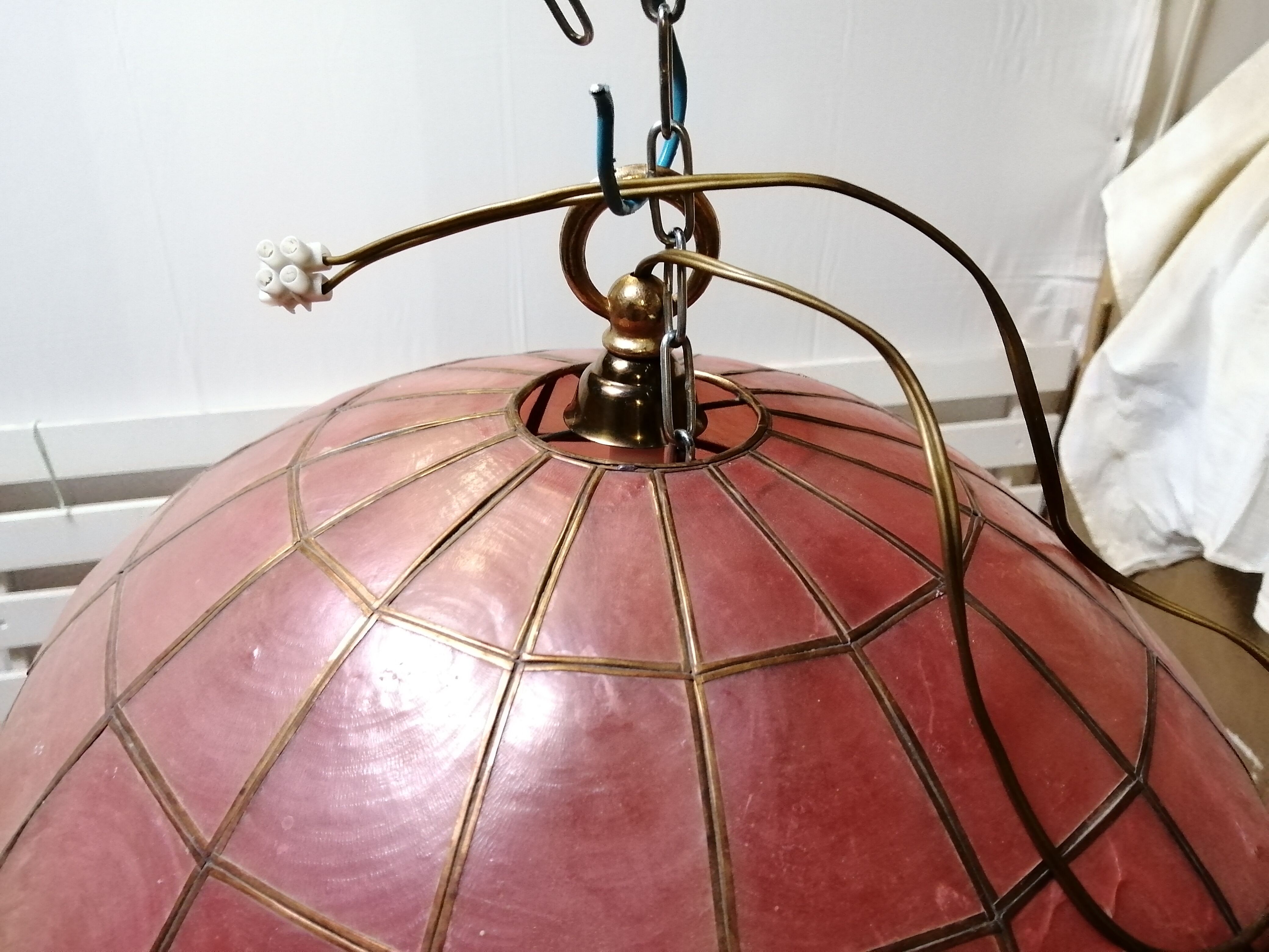 Suspension with pink mother-of-pearl tablets
