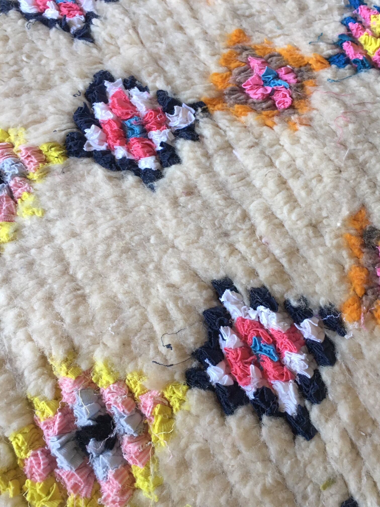 Colorful Moroccan carpet 131 x 96 cm