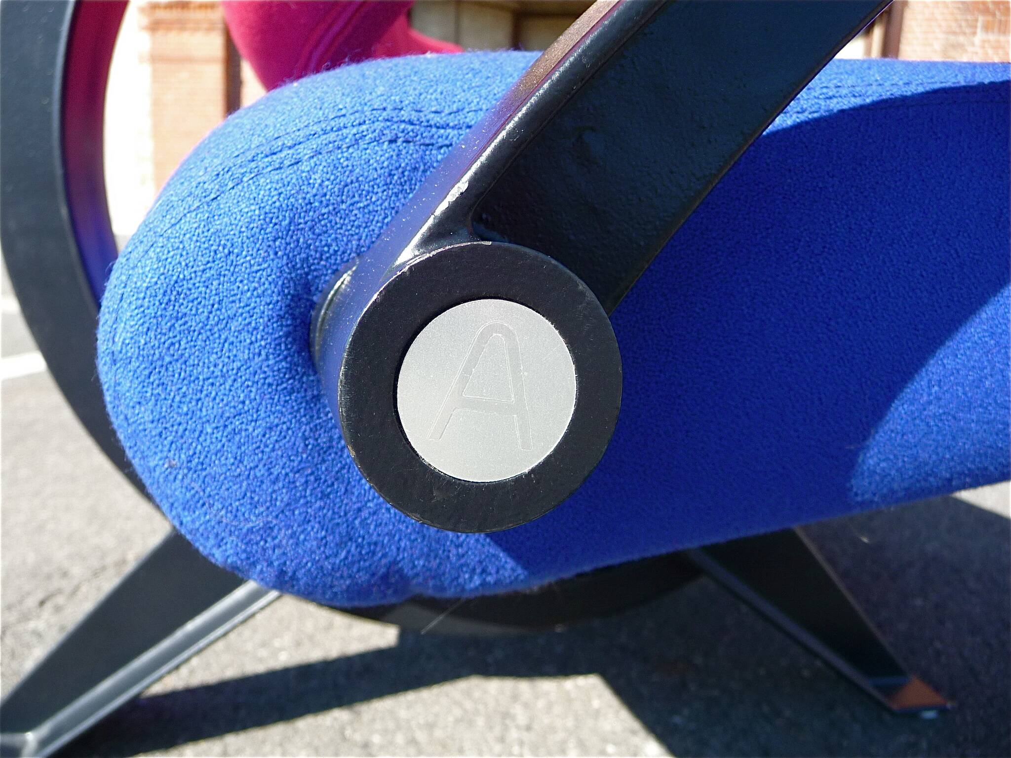 Three-seater canapé design model Orbit by Artifort, Netherlands, 1990s.