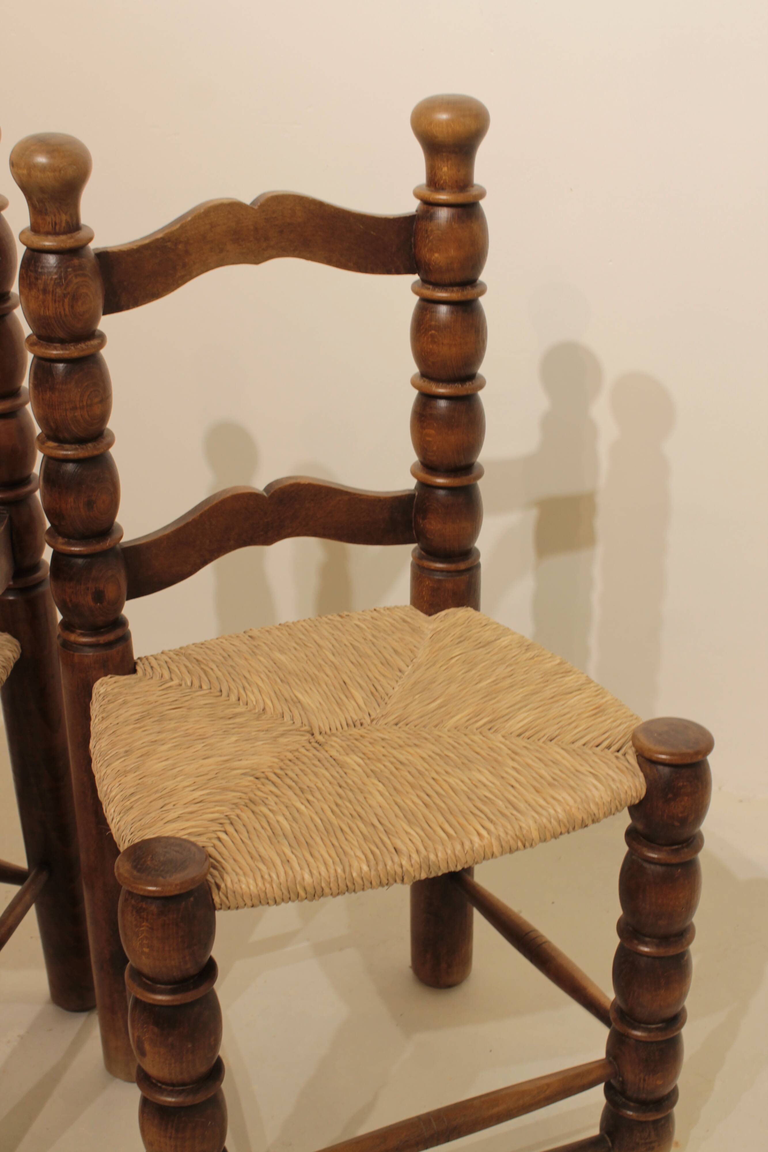 Pair of rustic chairs in turned wood with straw seats