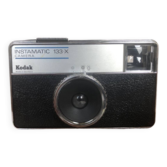 Ancien appareil photo kodak instamatic 133-x + étui & sangle cuir vintage #a726