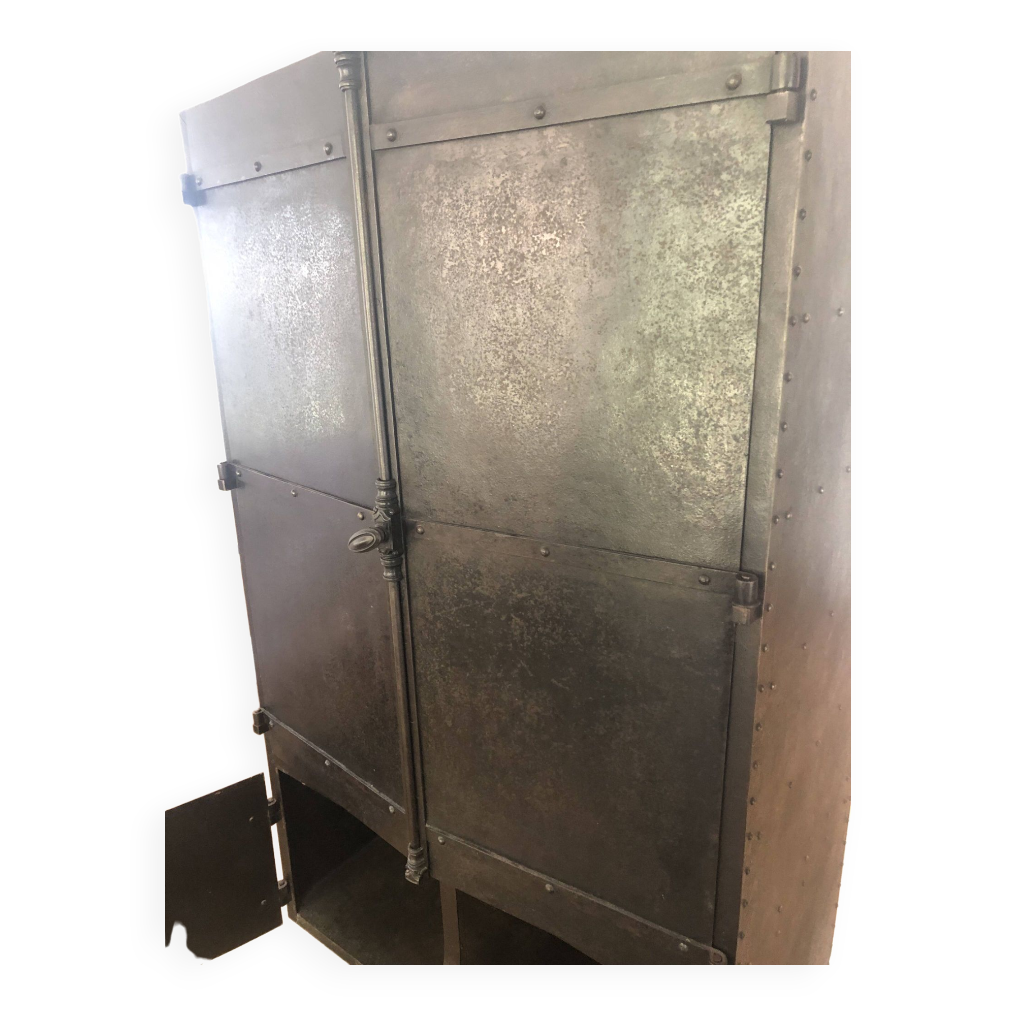 Iron cabinet