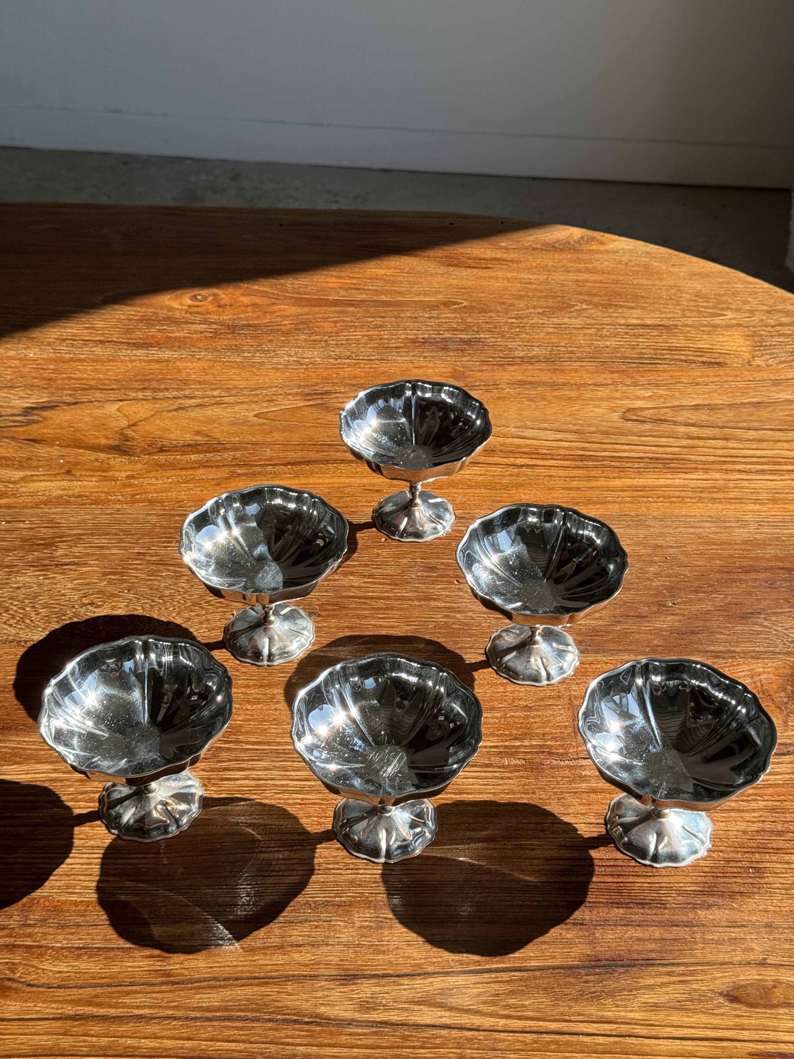 Set of 6 metal ice cream cups on flower-shaped feet
