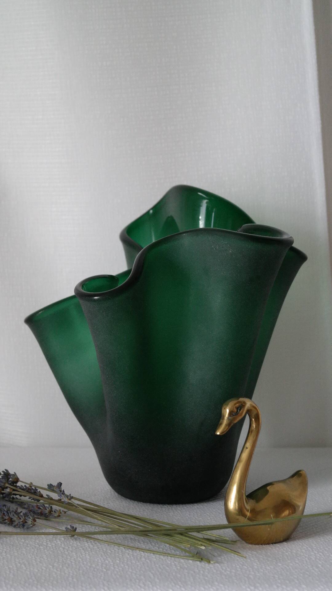 Vintage Italian blown glass handkerchief vase