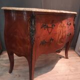 Commode en marquetterie de style Louis XV