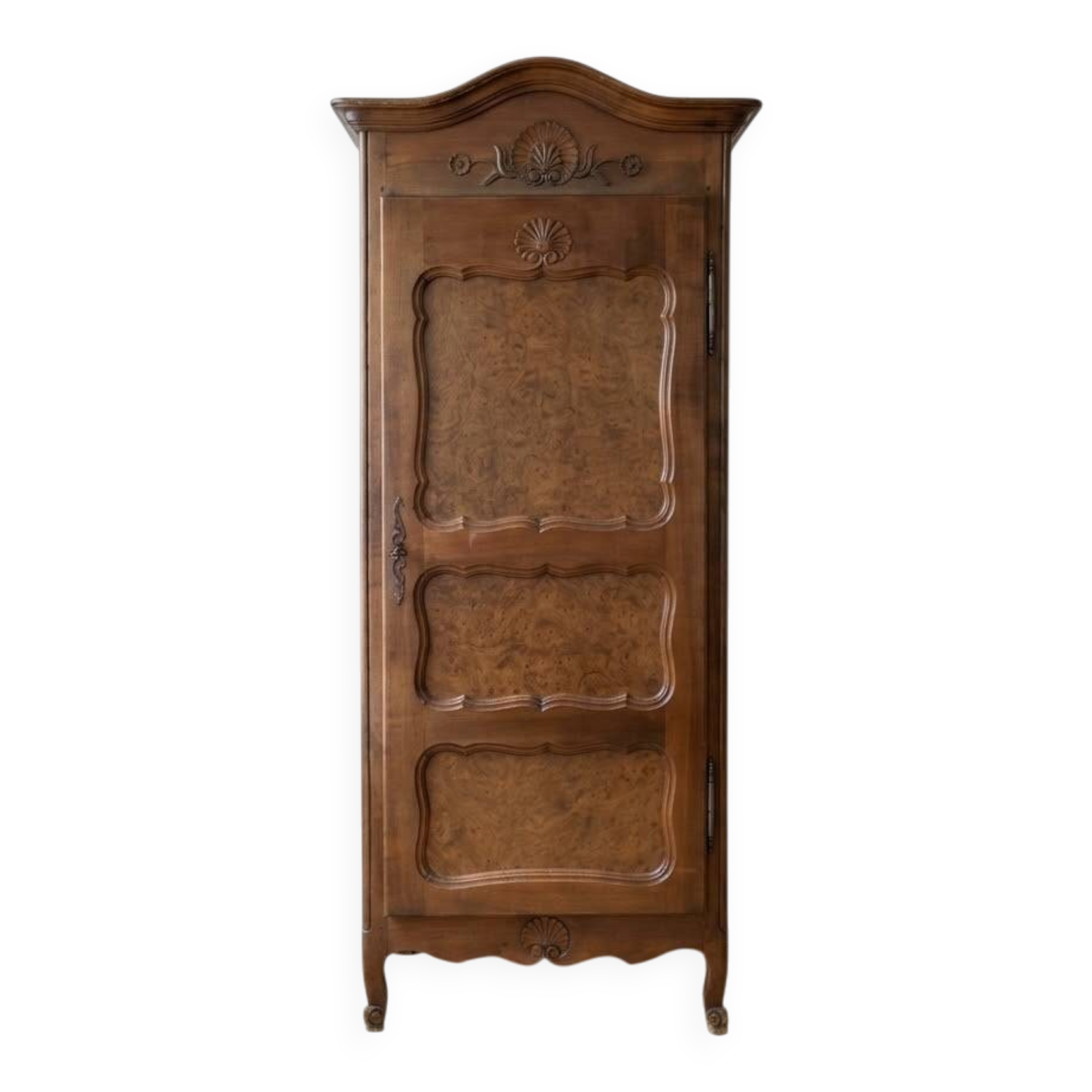Antique bonnetière wardrobe in carved wood, Classic style.