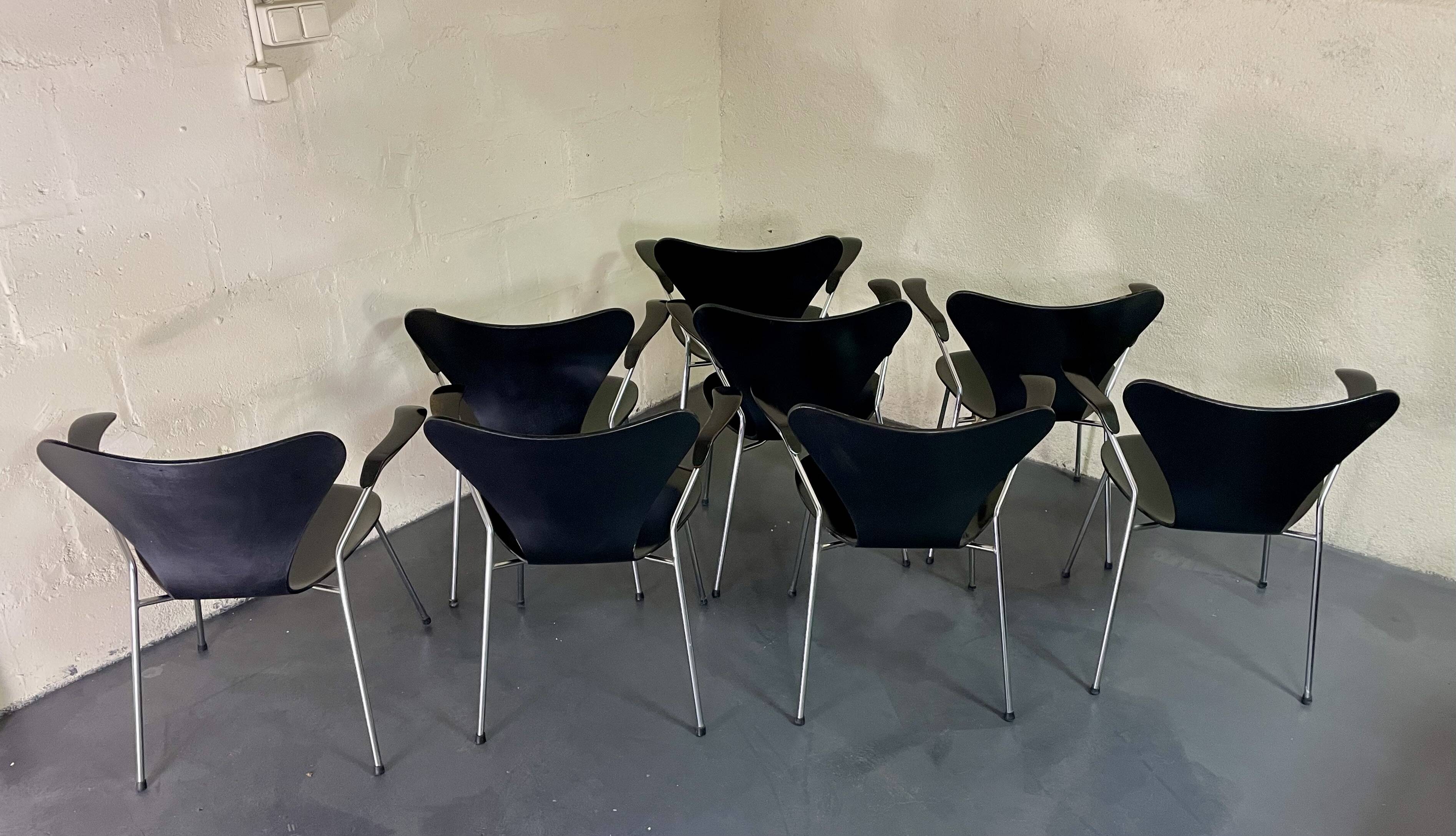 Fritz hansen & arne jacobsen (xxᵉ) – suite de 8 fauteuils en bois