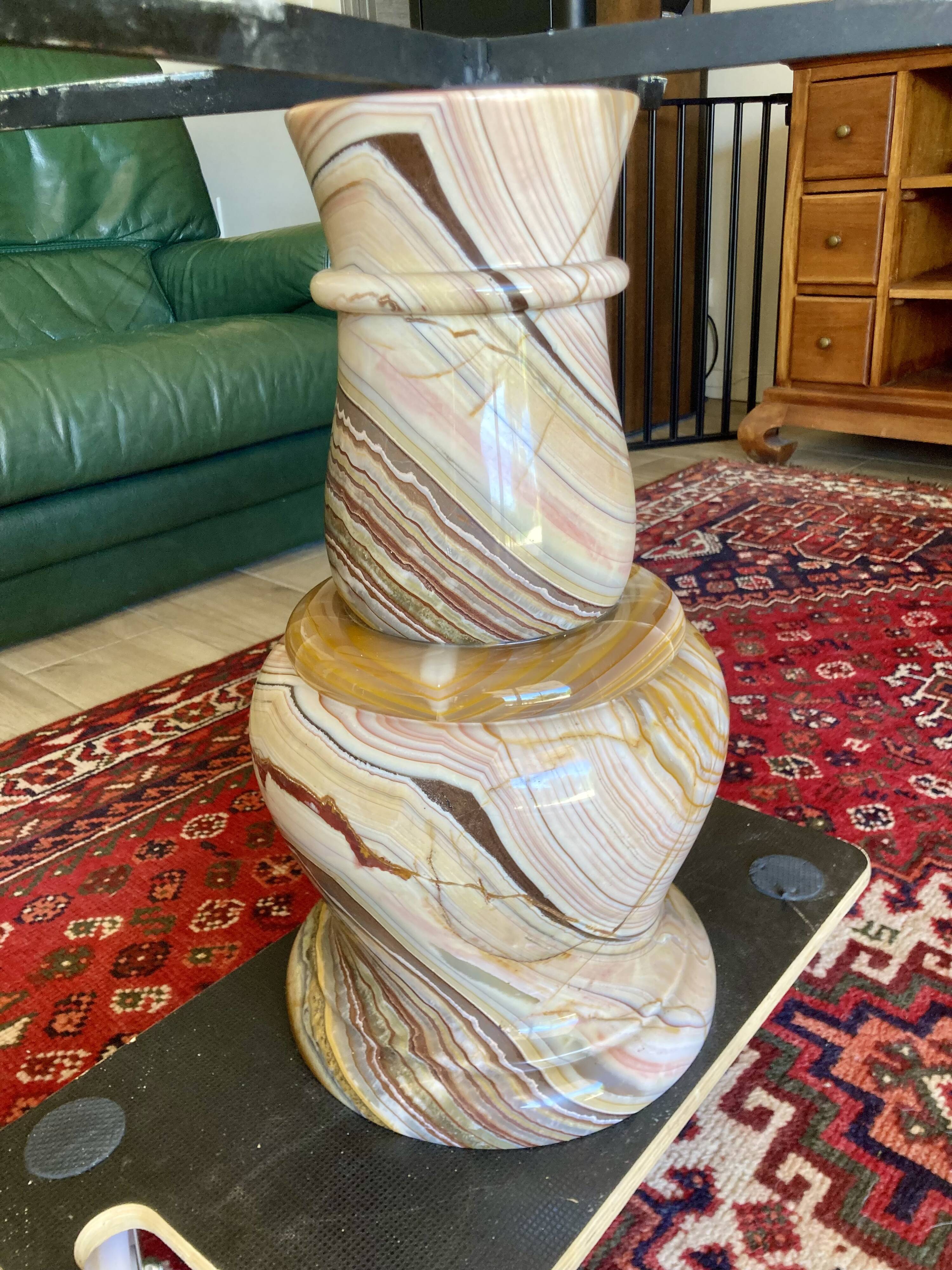 Table basse en onyx forme libre