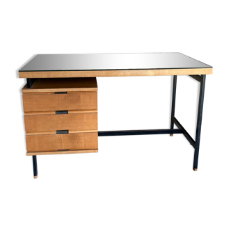 Bureau modèle 590 de Pierre Guariche