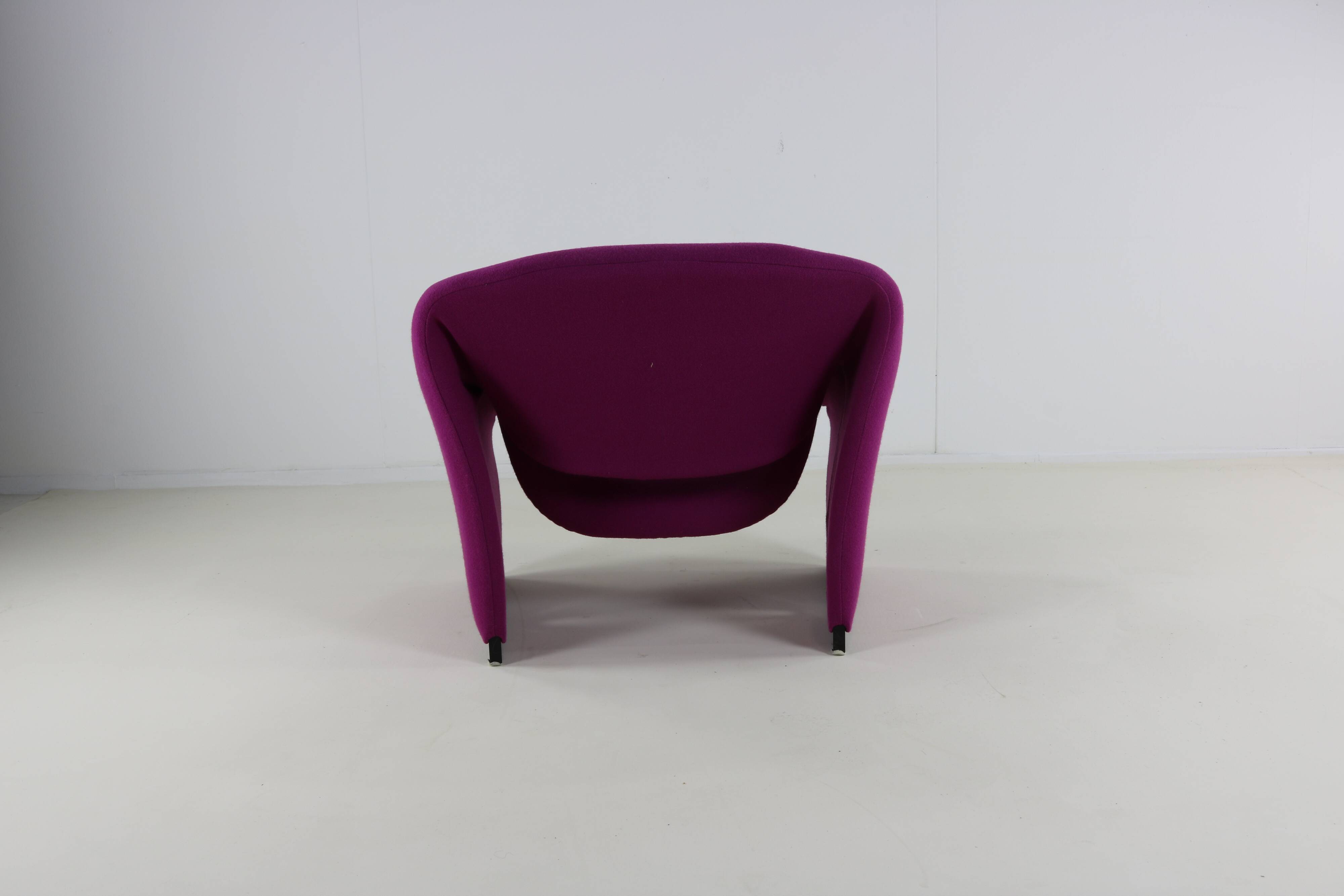 Beautiful and colorful M/Groovy designer chair by Pierre Paulin for Artifort
